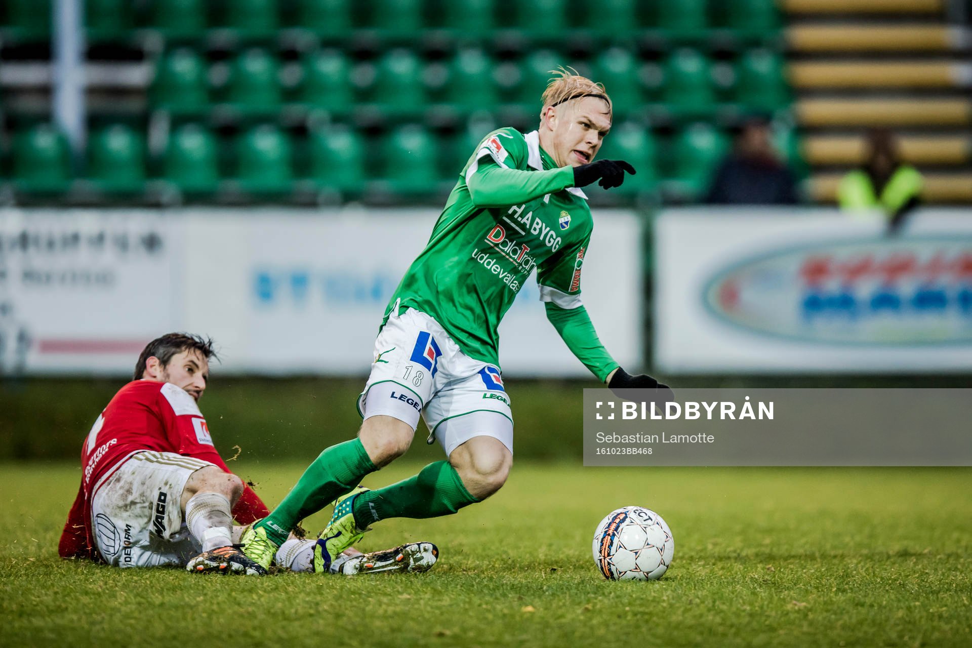 Ljungskiles Linus Tornblad före Degerfors Marcus De Bruin