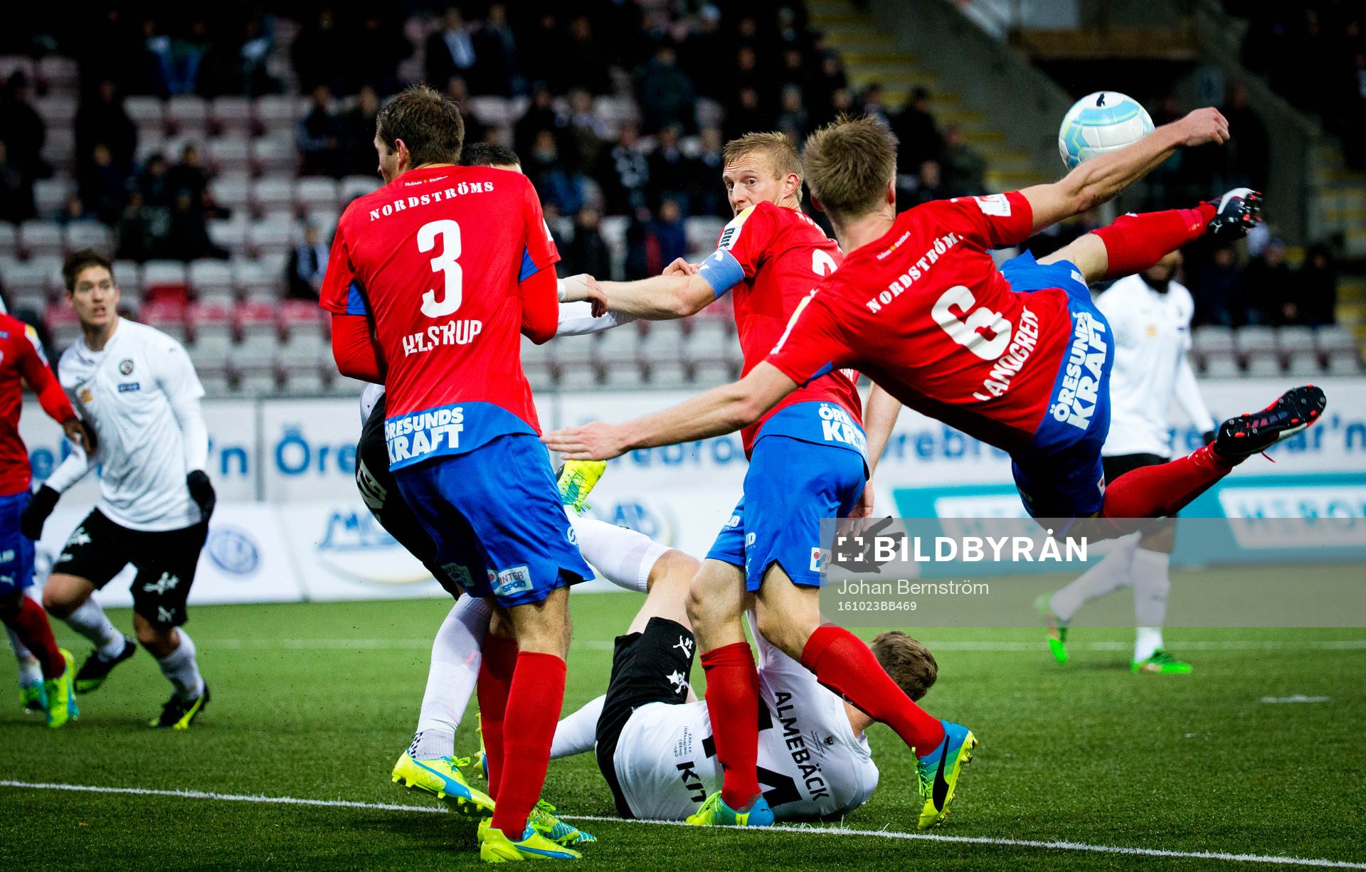 Helsingborgs Andreas Landgren gör en bicakleta