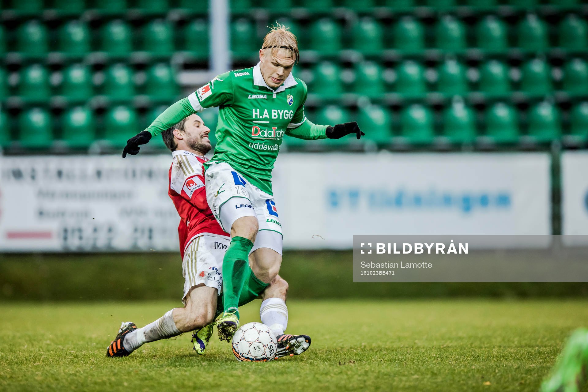 Ljungskiles Linus Tornblad före Degerfors Marcus De Bruin
