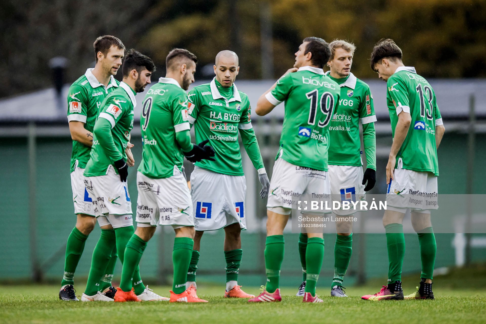 Ljungskiles spelare laddar upp