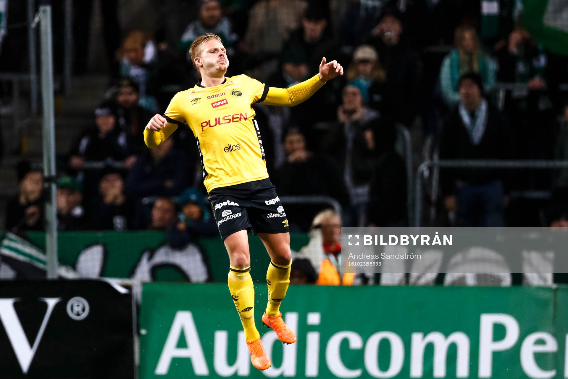 Elfsborgs Per Frick jublar efter 2-0 under fotbollsmatchen i Allsvenskan mellan Hammarby och Elfsborg den 23 Oktober 2016 i Stockholm.