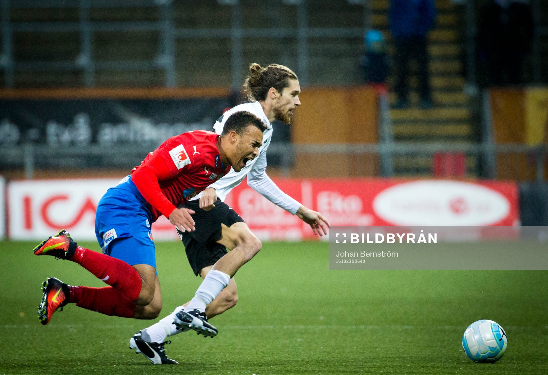Helsingborgs Tyrell Rusike och Örebros Daniel Nordmark
