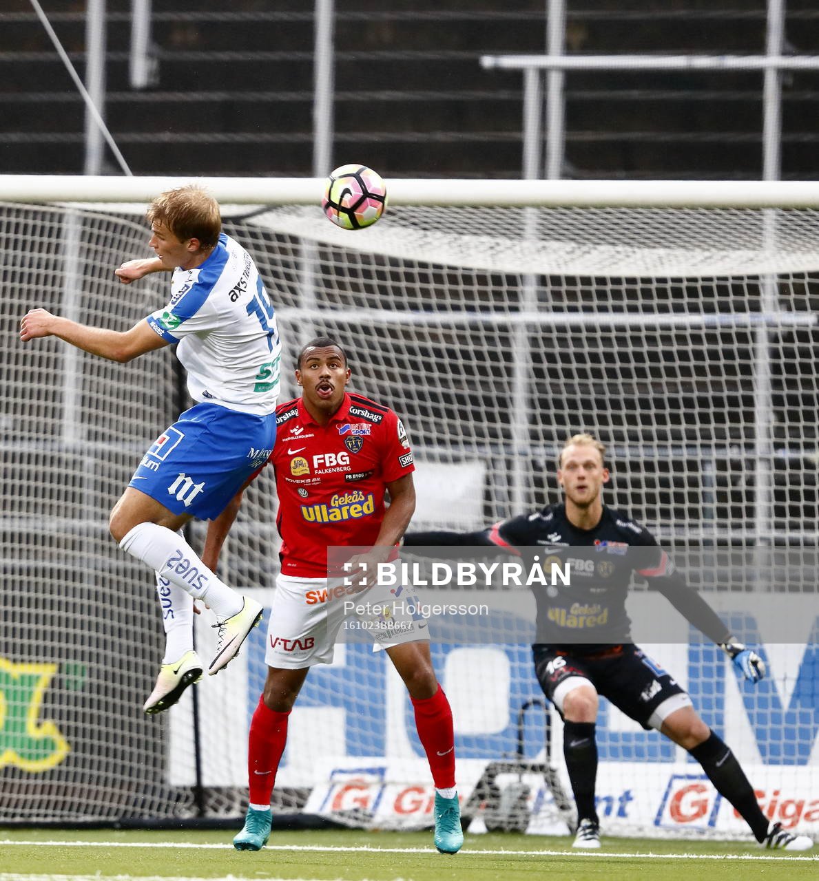 Norrköpings Sebastian Andersson nickar framför