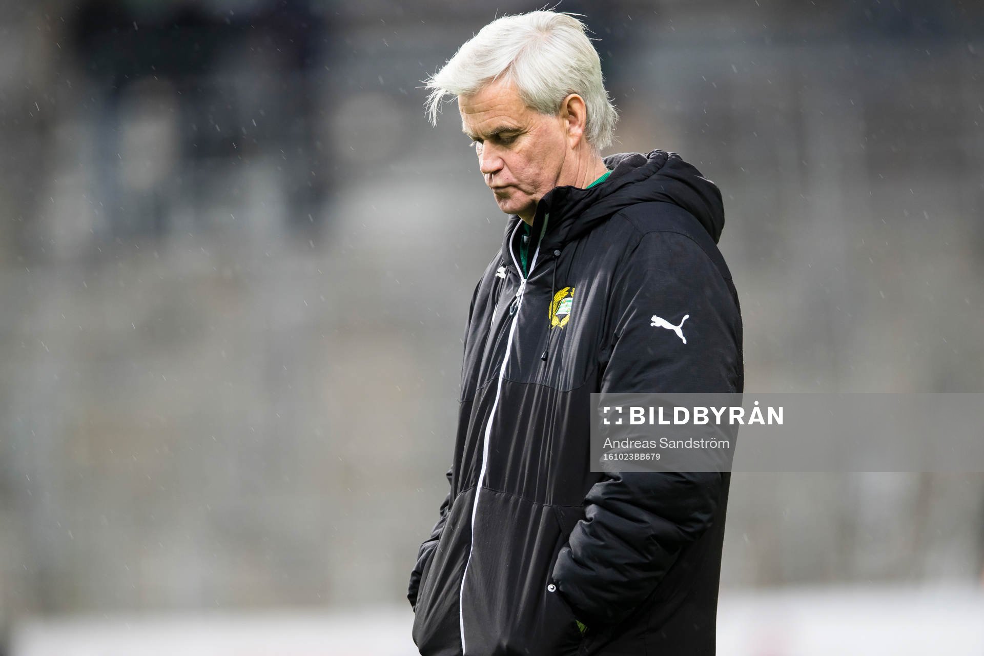 Hammarbys tränare Nanne Bergstrand ser fundersam ut