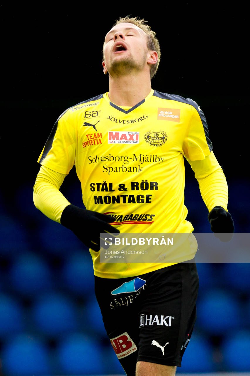 Mjällbys Joel Wedenell deppar