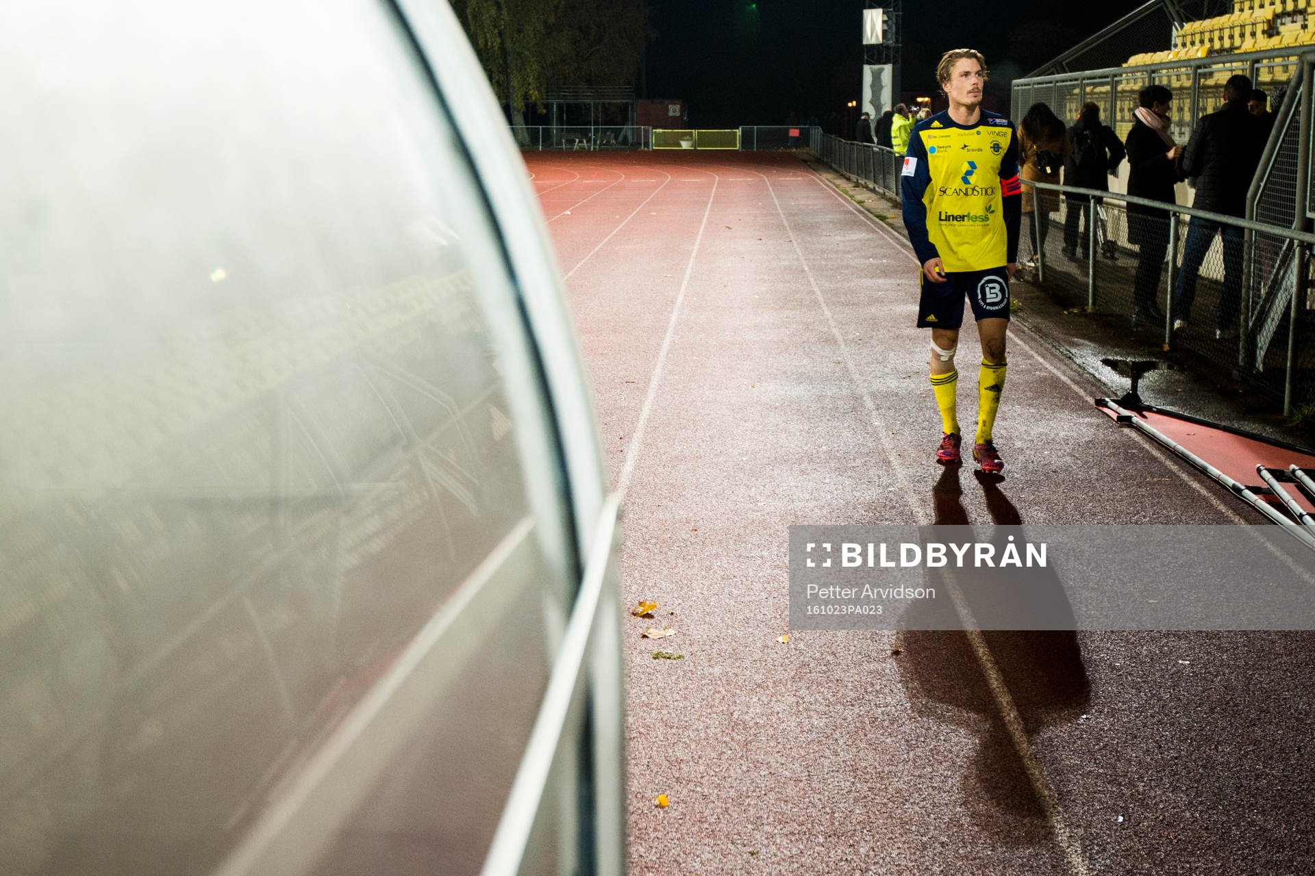 Ängelholms Marcus Bergholtz deppar när han lämnar planen