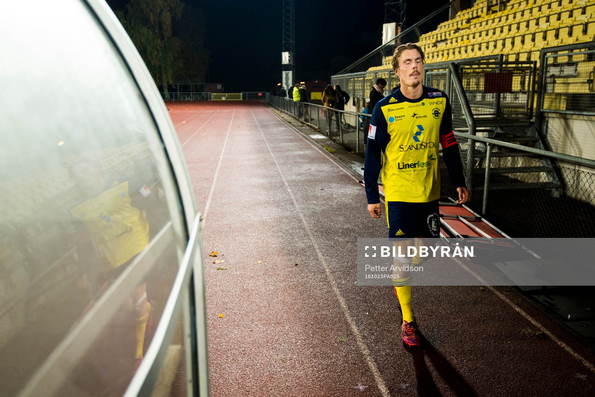 Ängelholms Marcus Bergholtz deppar när han lämnar planen