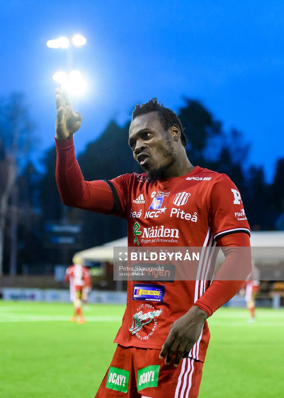s Tetteh Komey jublar