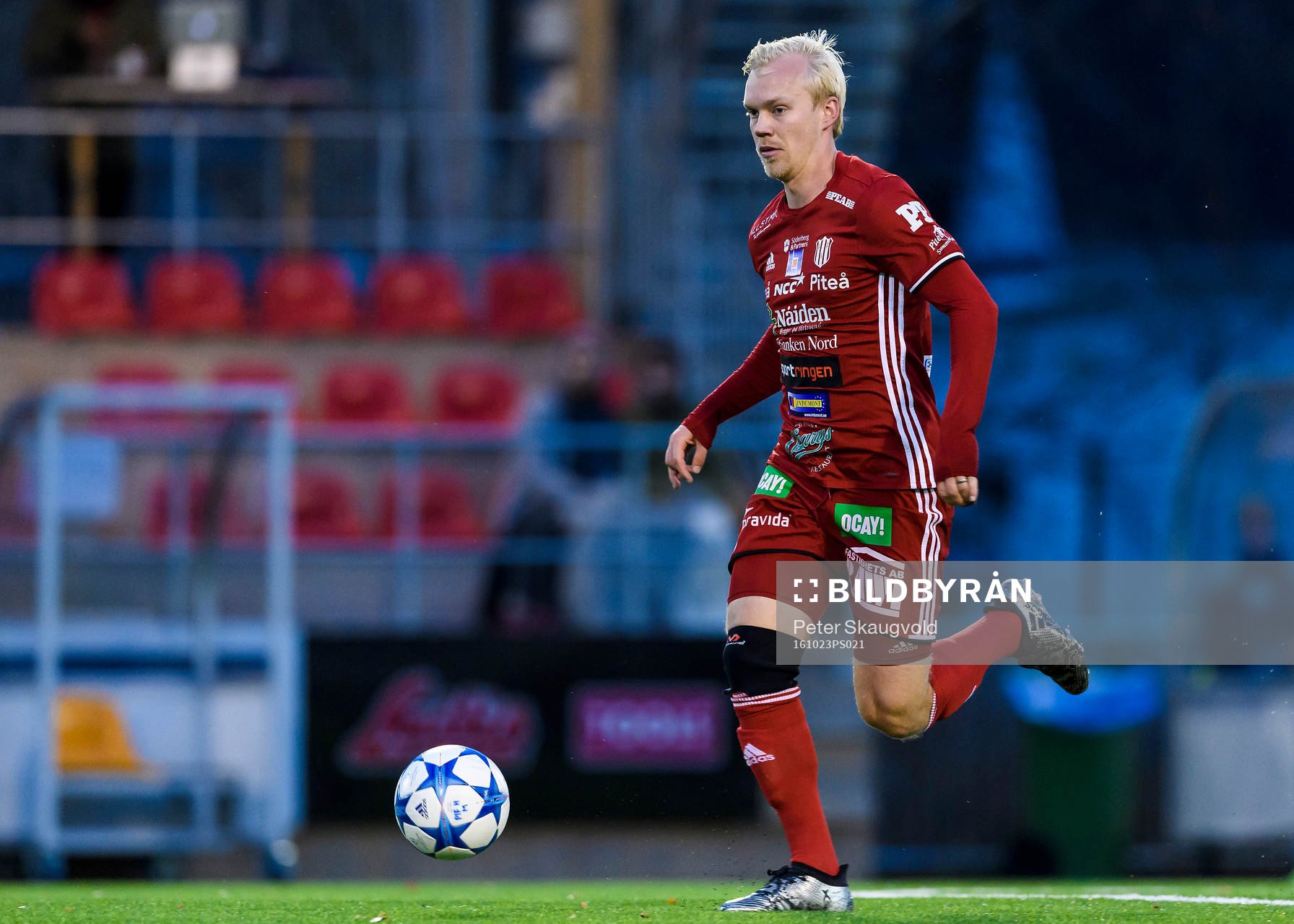 s Kristoffer Thydell med bollen