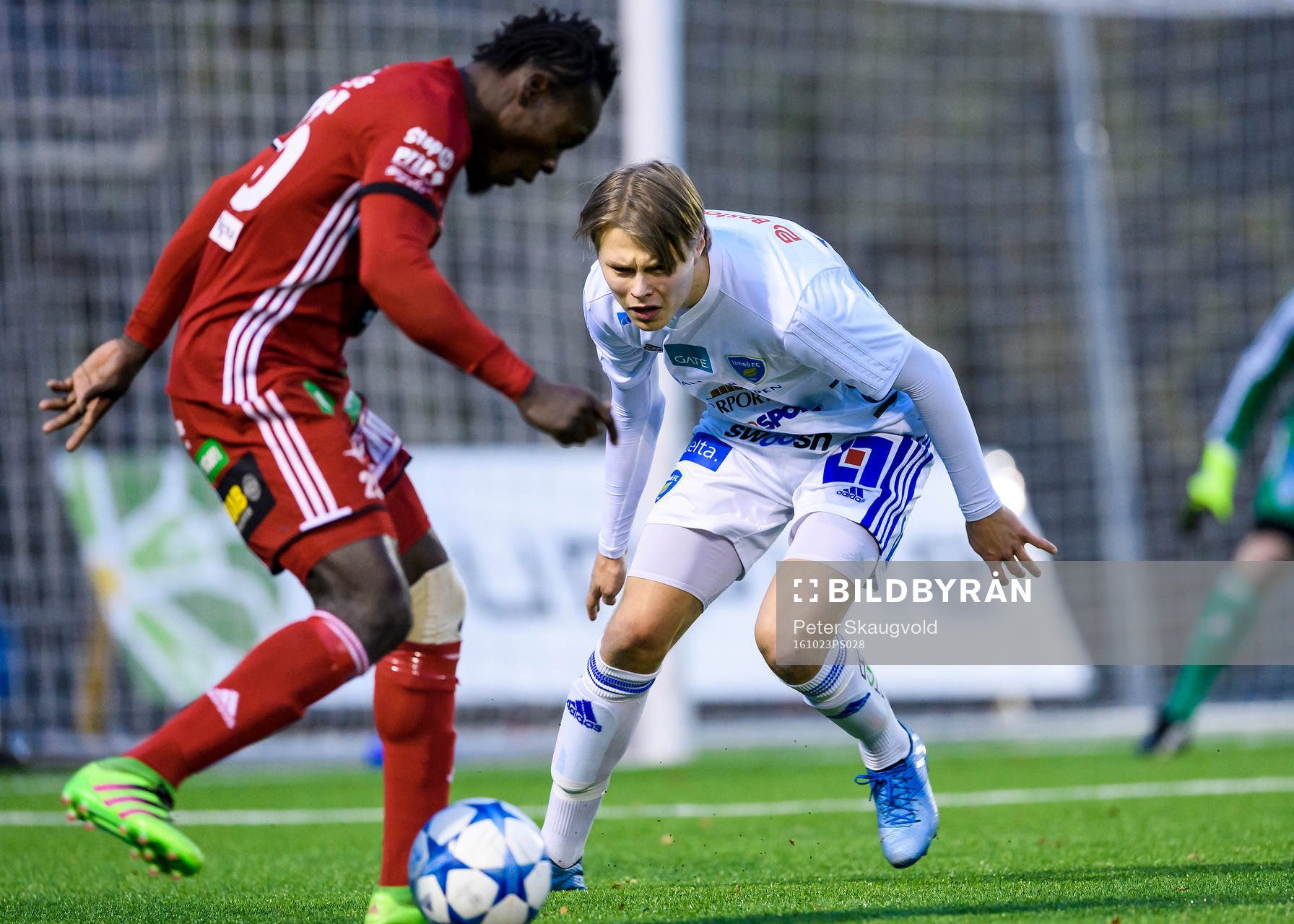 s Tetteh Komey utmanar Umeås Eric Rönnholm