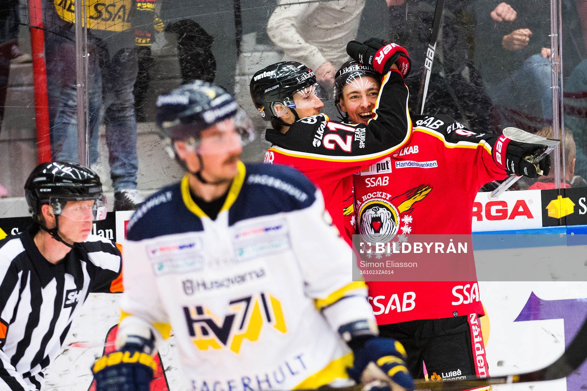 Luleås Johan Forsberg och Bill Sweatt jublar
