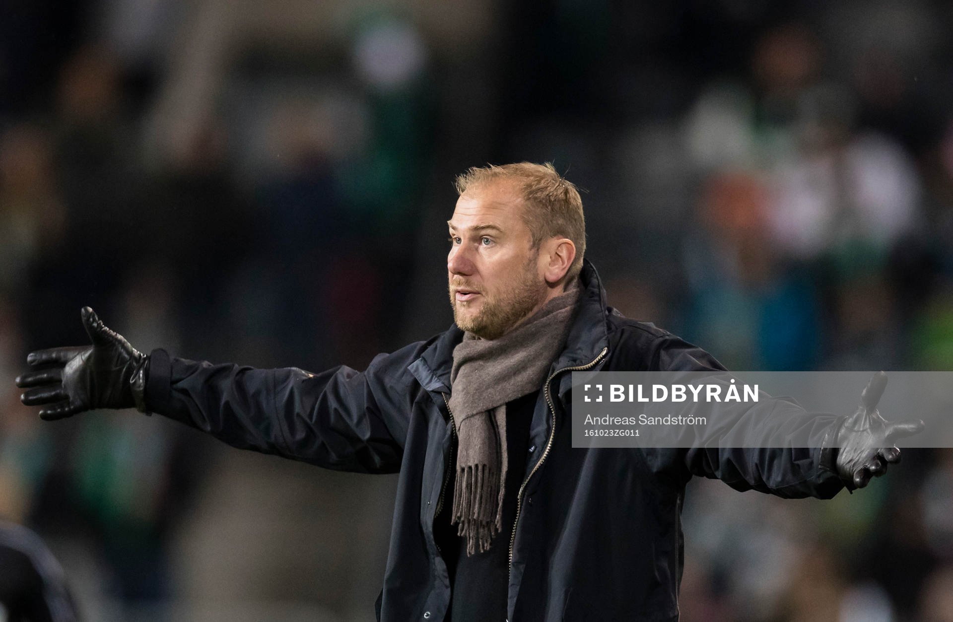 Elfsborgs manager Magnus Haglund reagerar på ett domslut