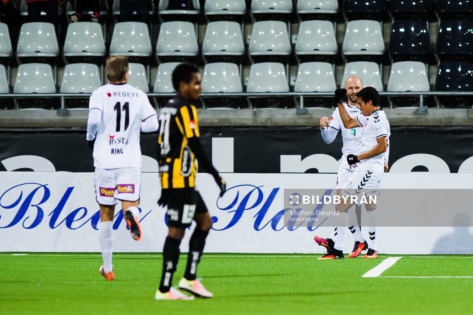 Häckens Nasiru Mohammed deppar medan Kalmars Stefan