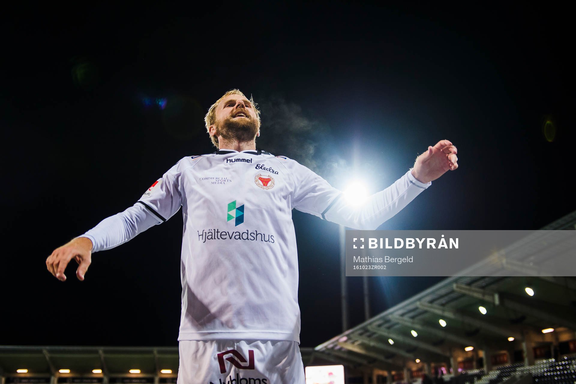 Kalmars Markus Thorbjörnsson jublar med de tillresta