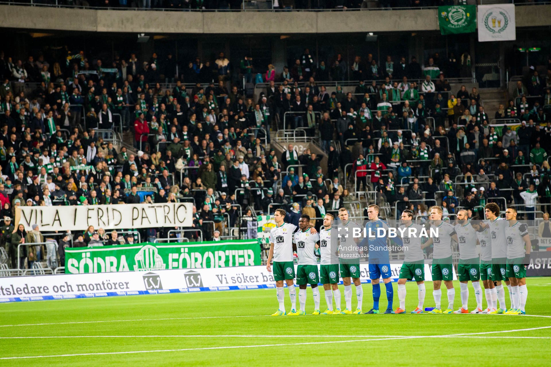 En tyst minut för Hammarbys tidigare marknadschef, Patric Ljungström inför fotbollsmatchen i Allsvenskan mellan Hammarby och Elfsborg den 23 Oktober 2016 i Stockholm.