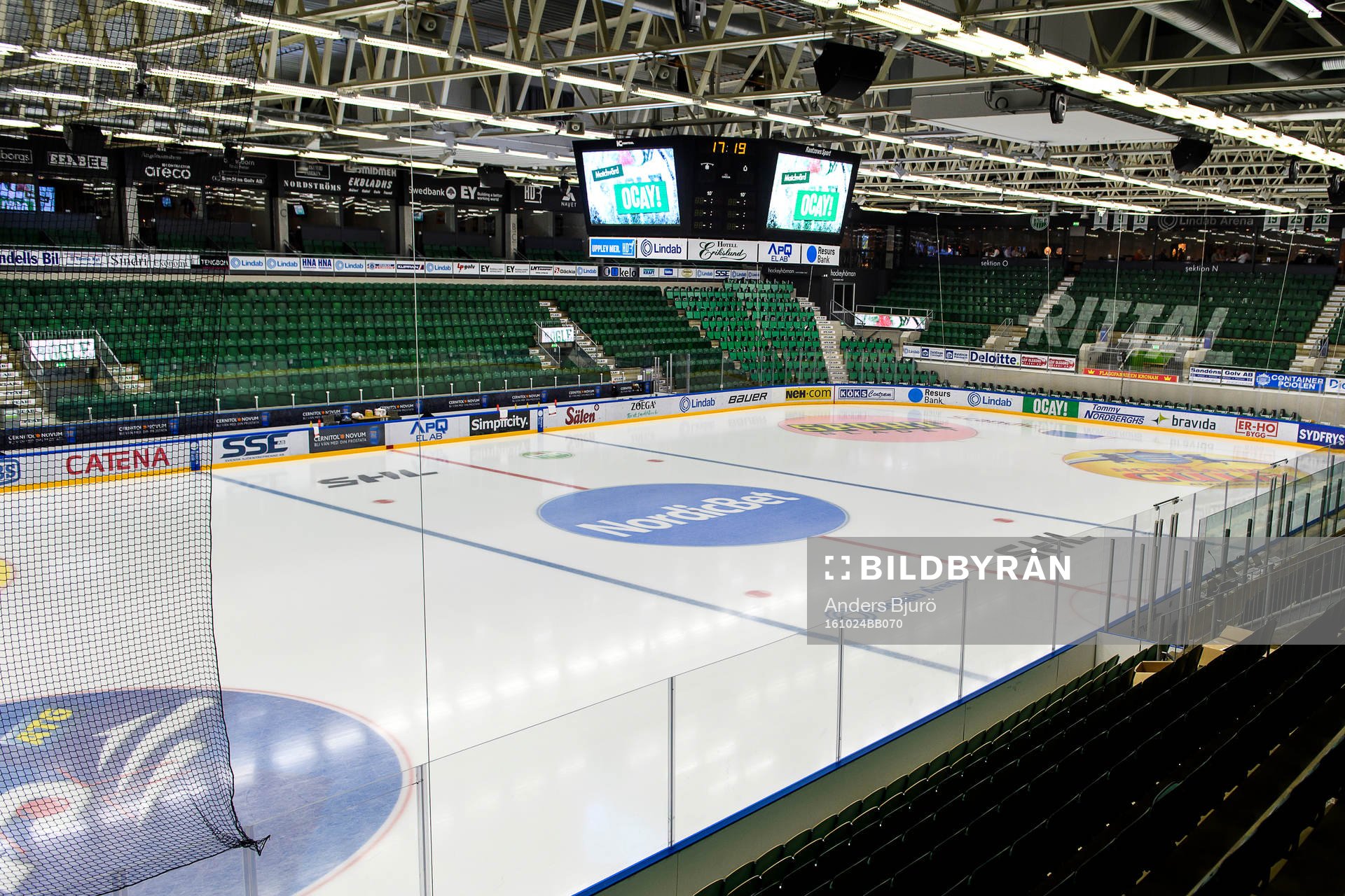 Vy över isen i Lindab Arena