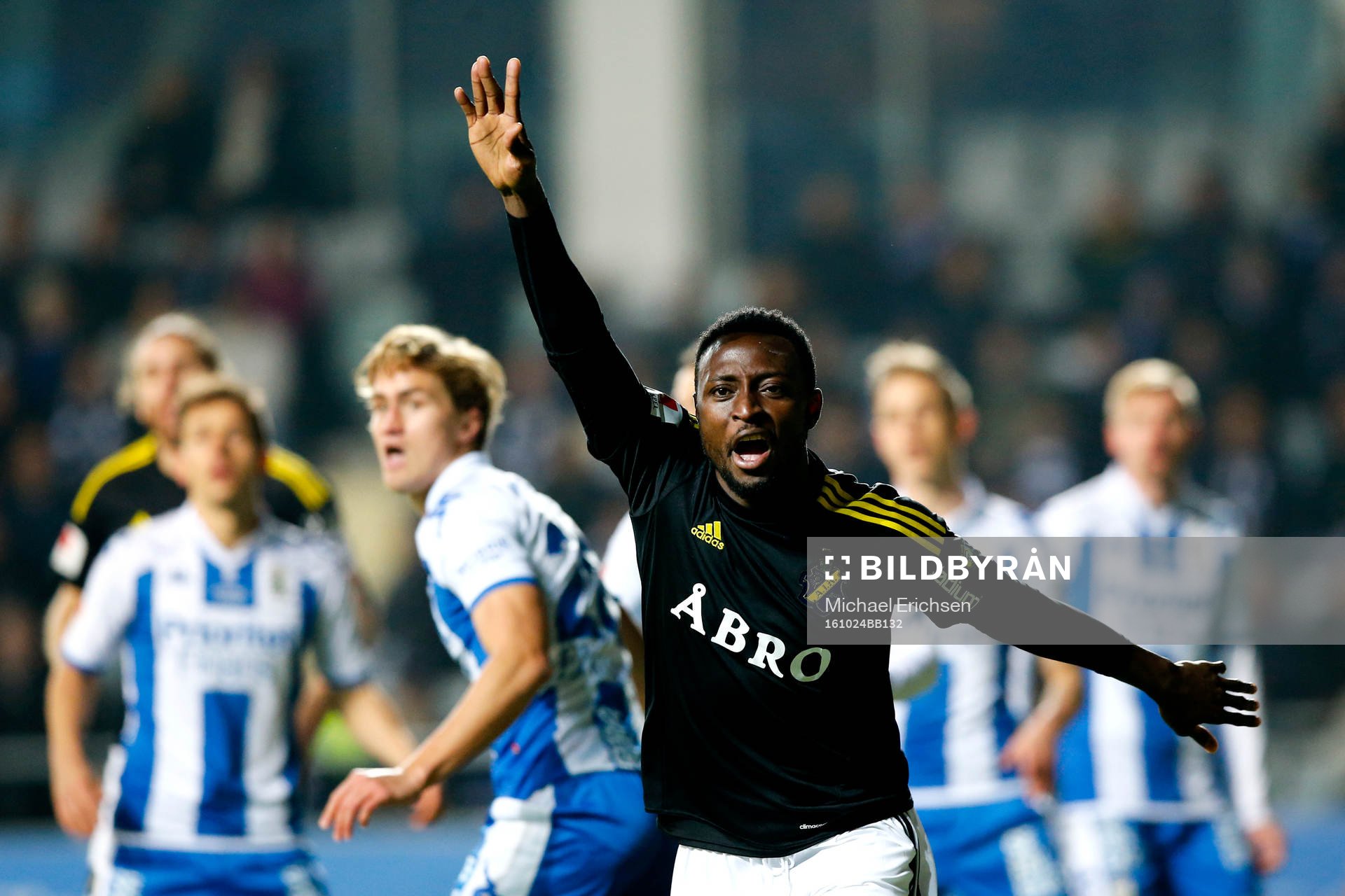 s Chinedu Ogbuke Obasi reagerar