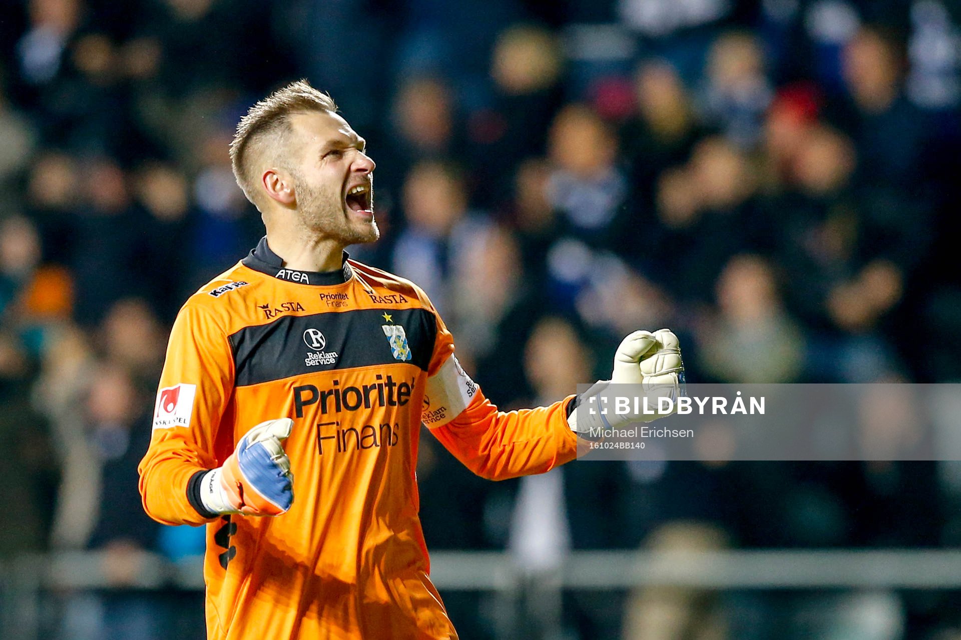 IFK Göteborgs målvakt John Alvbåge jublar