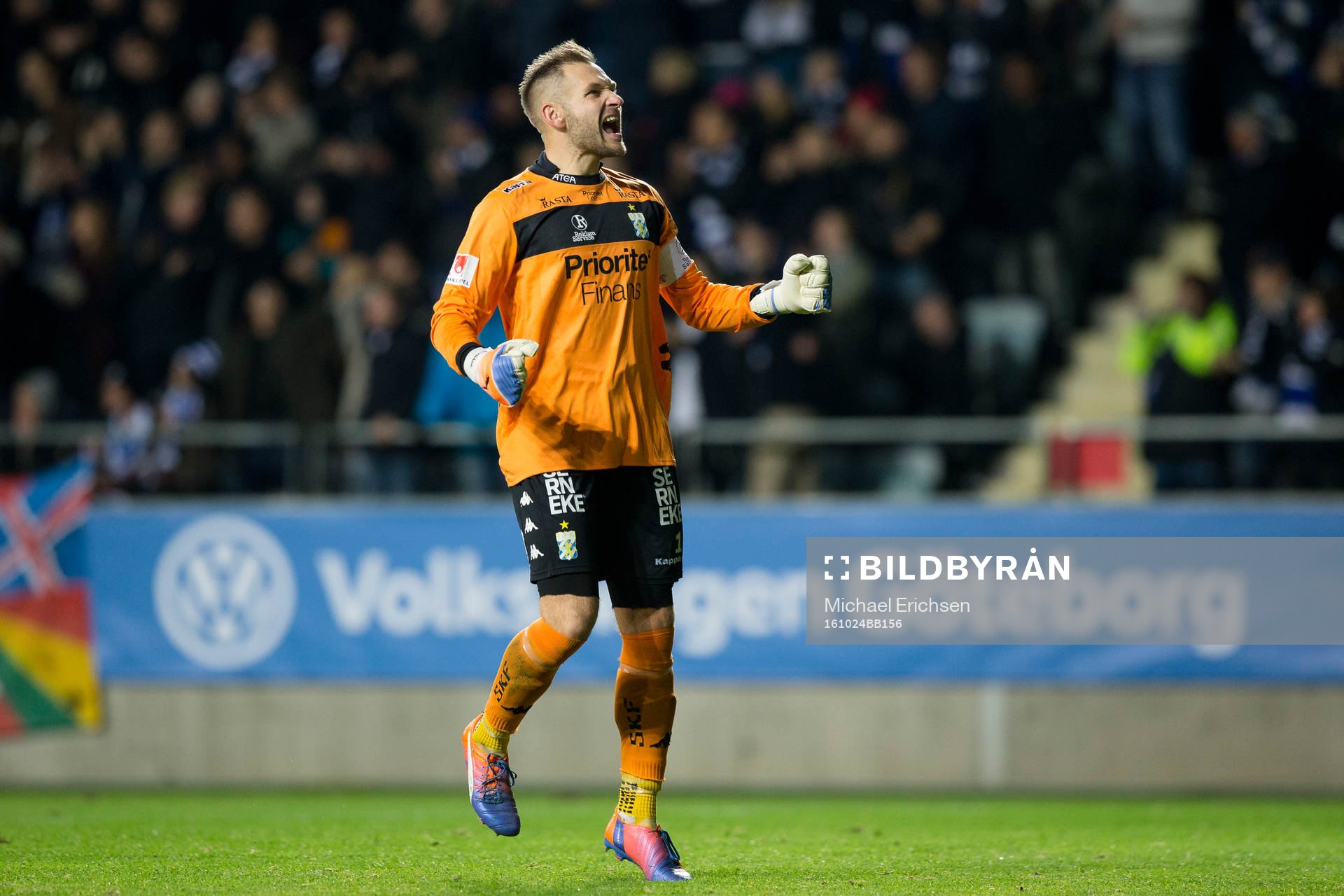 IFK Göteborgs målvakt John Alvbåge jublar