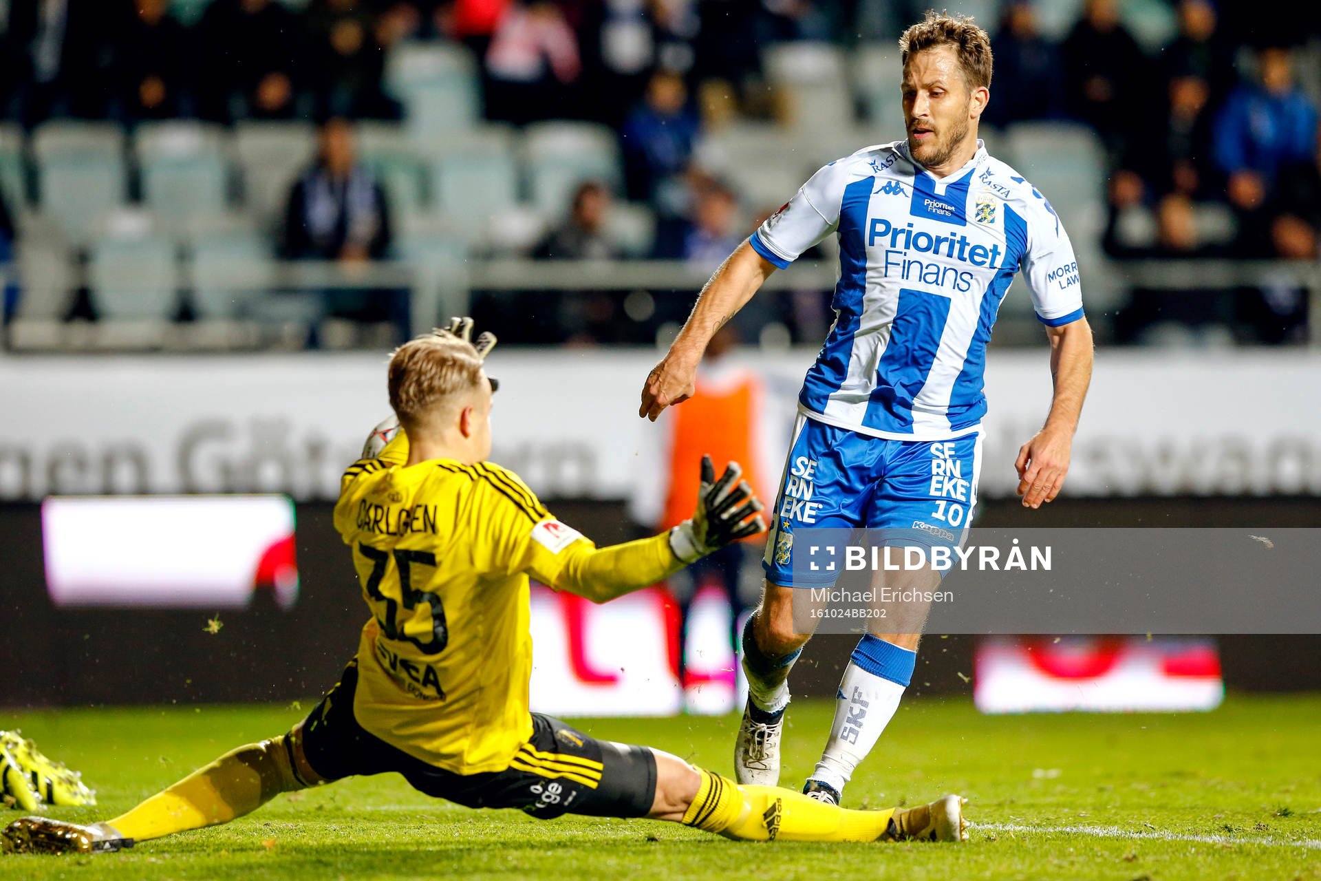 s målvakt Patrik Carlgren som räddar