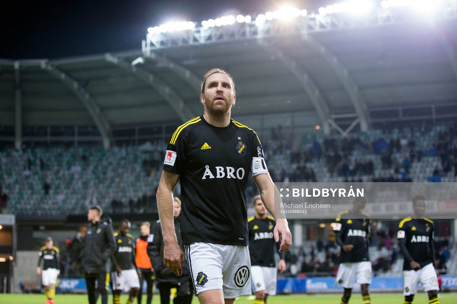s lagkapten Nils-Eric Johansson deppar