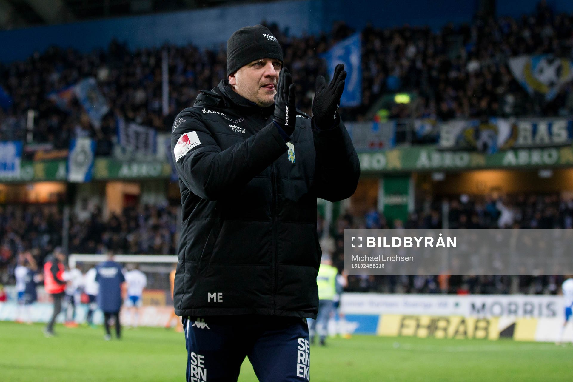 IFK Göteborgs assisterande tränare Magnus Edlund glad