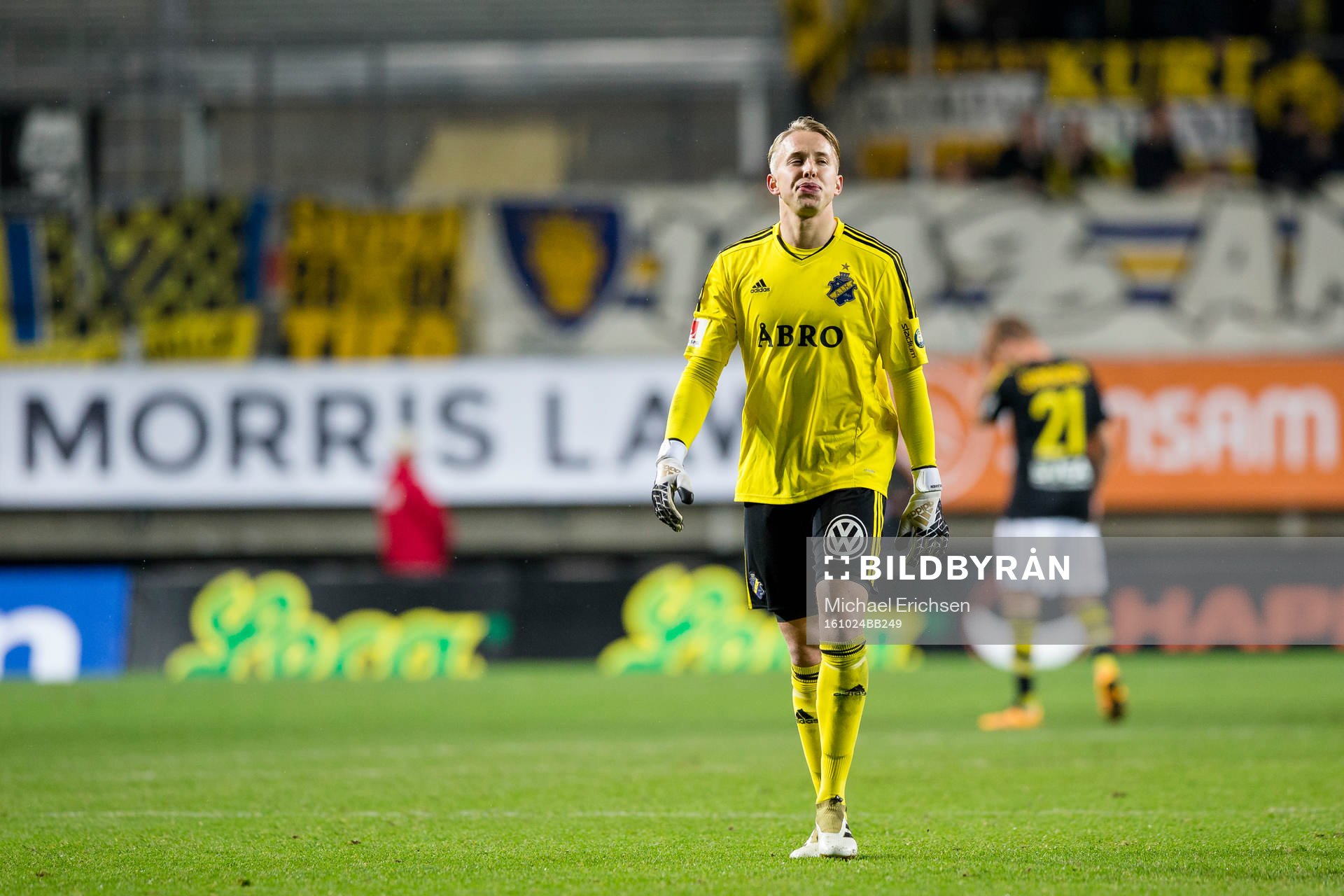 s målvakt Patrik Carlgren deppar