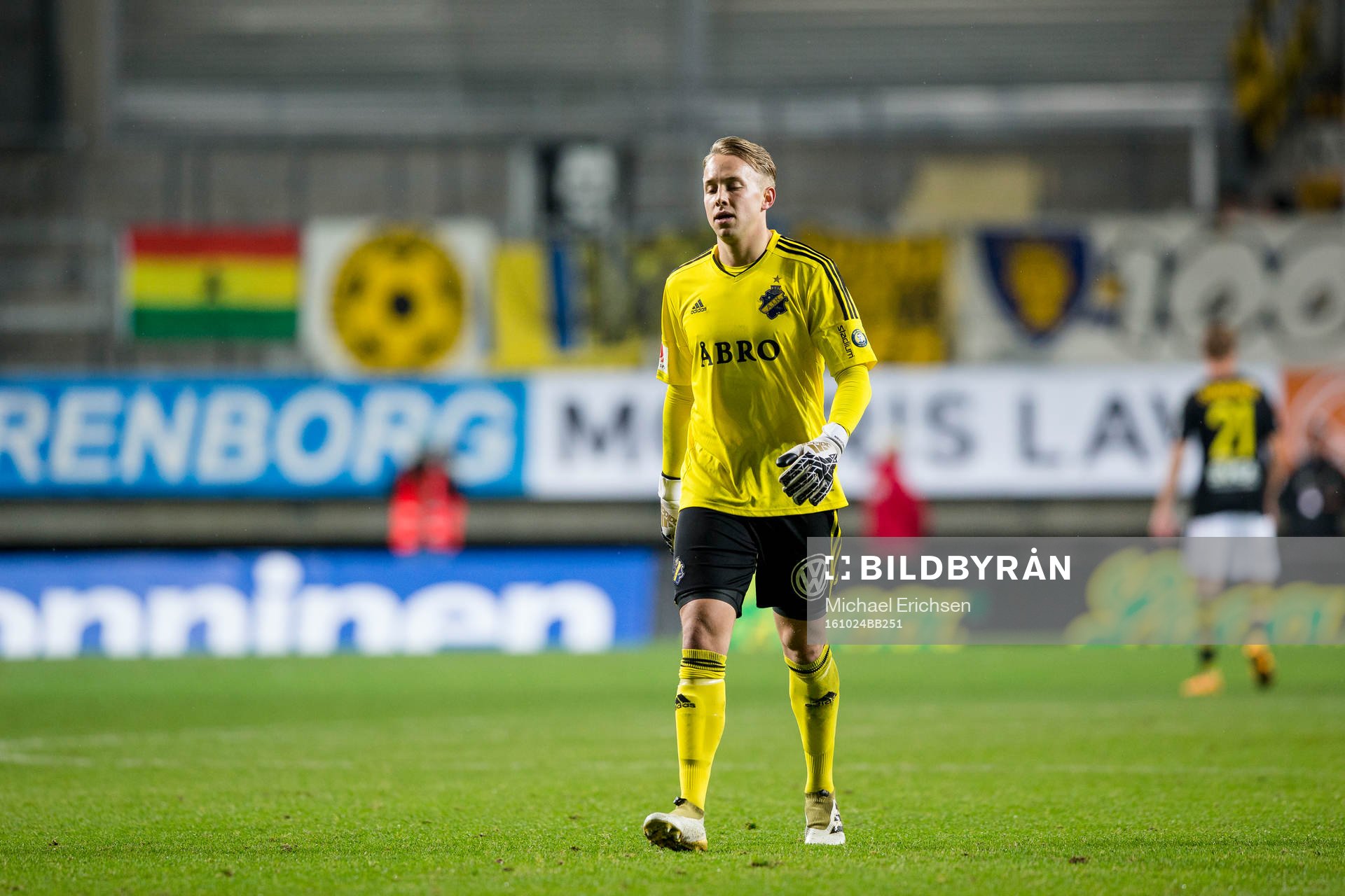 s målvakt Patrik Carlgren deppar