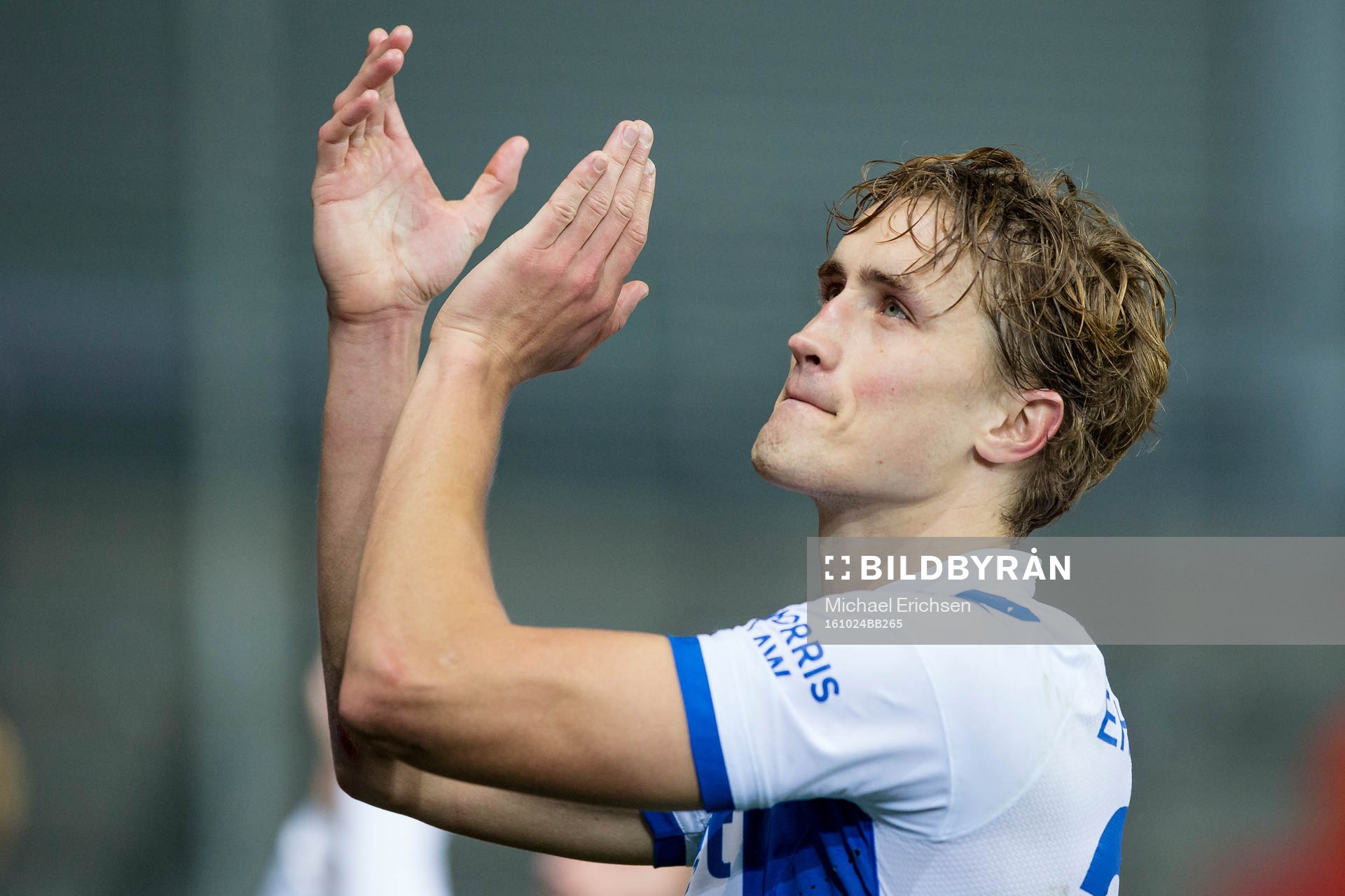 IFK Göteborgs Thomas Rogne tackar publiken