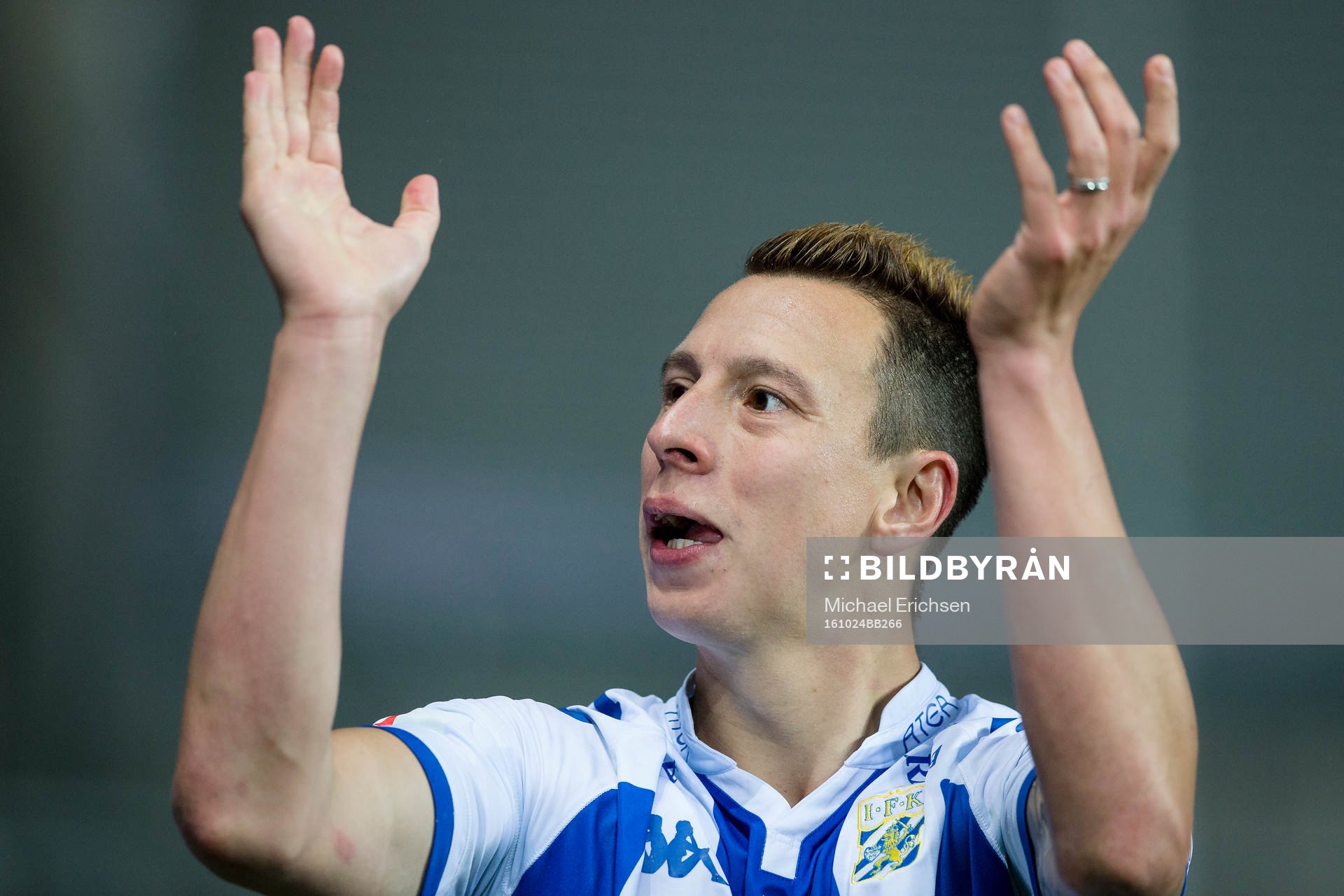 IFK Göteborgs Martin Smedberg Dalence tackar publiken
