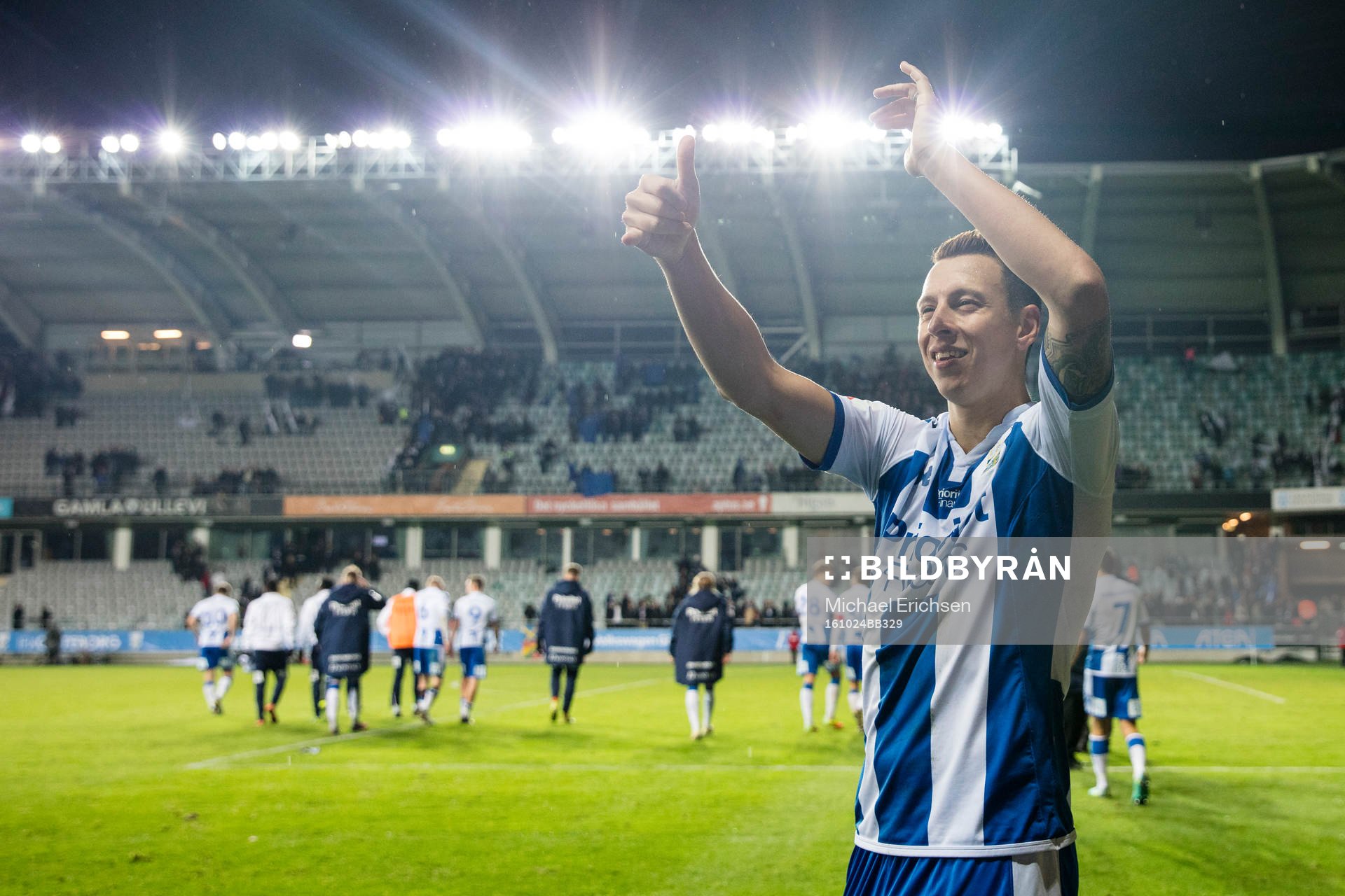 IFK Göteborgs Martin Smedberg Dalence tackar publiken