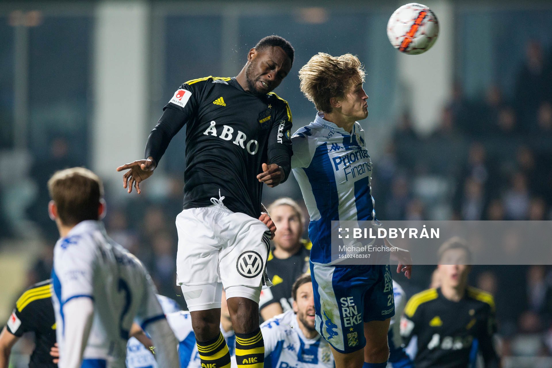 s Chinedu Ogbuke Obasi vinner nickduell mot IFK Göteborgs