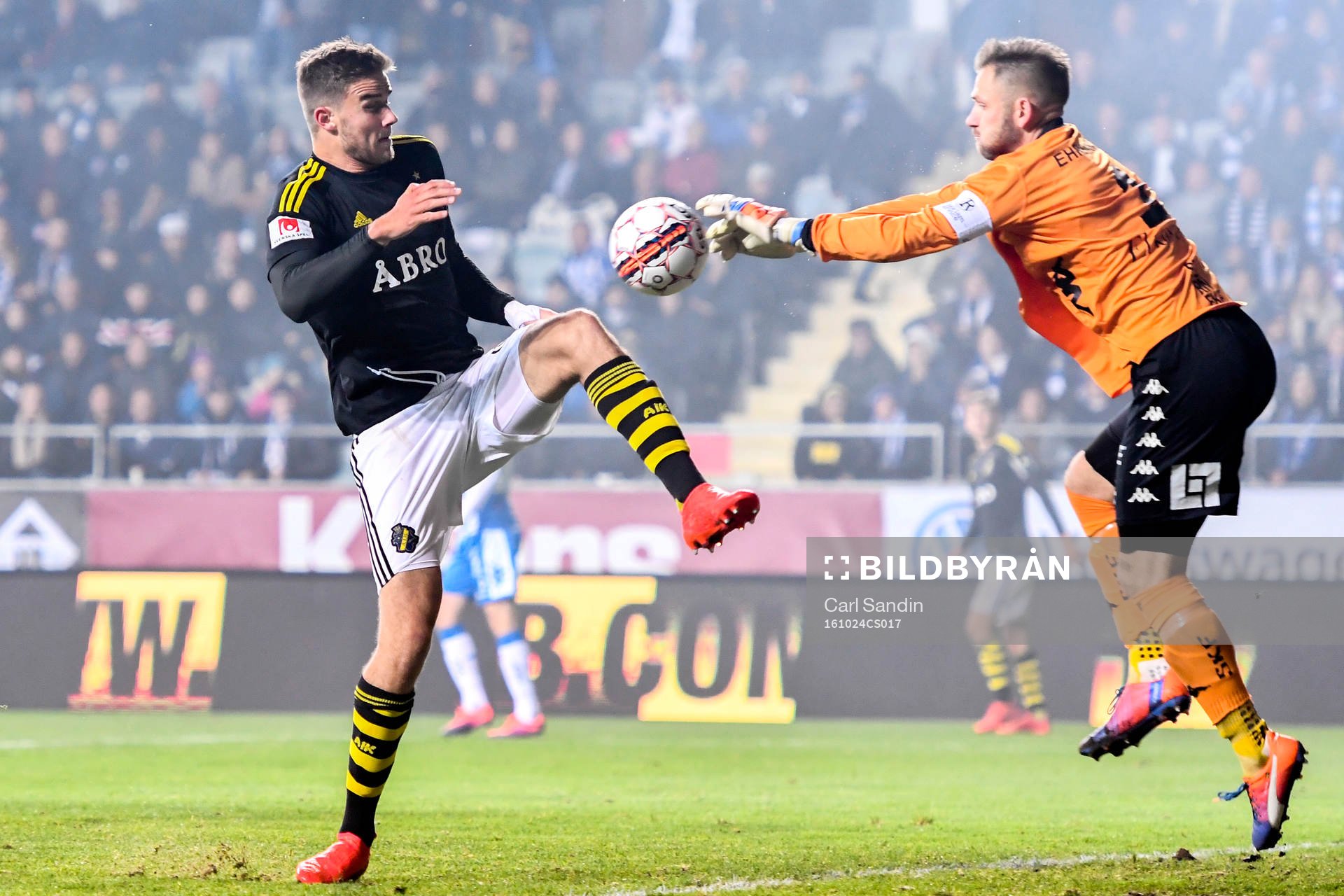 s Eero Markkanen och IFK Göteborgs målvakt John Alvbåge