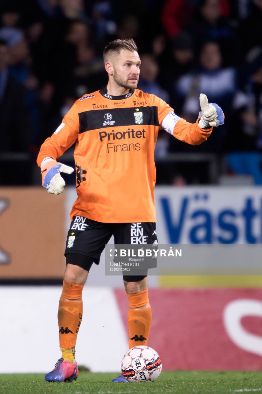 IFK Göteborgs målvakt John Alvbåge gör tummen upp