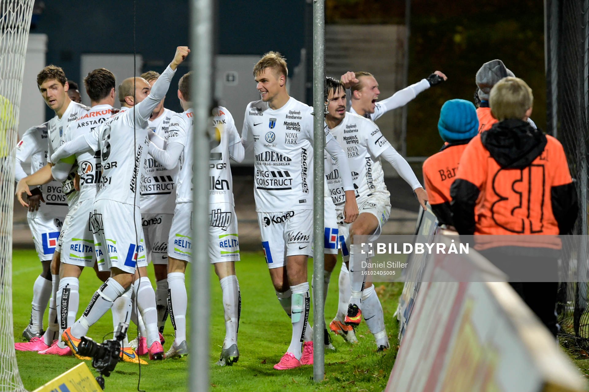Sirius Jakob Bergman jublar med lagkamraterna
