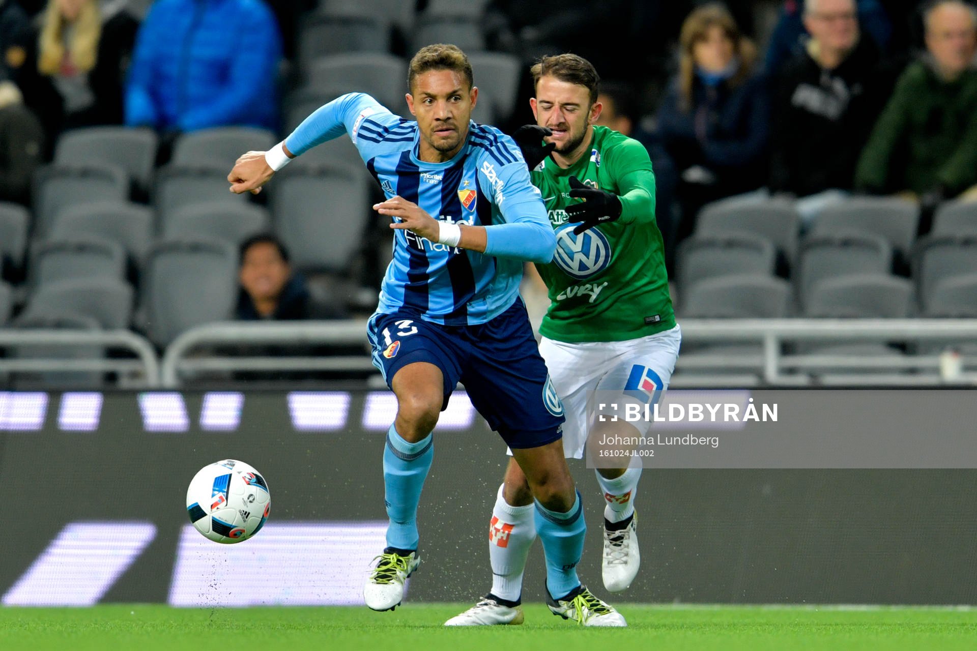 Djurgårdens Mathias Ranegie och Jönköpings Robert Gojani