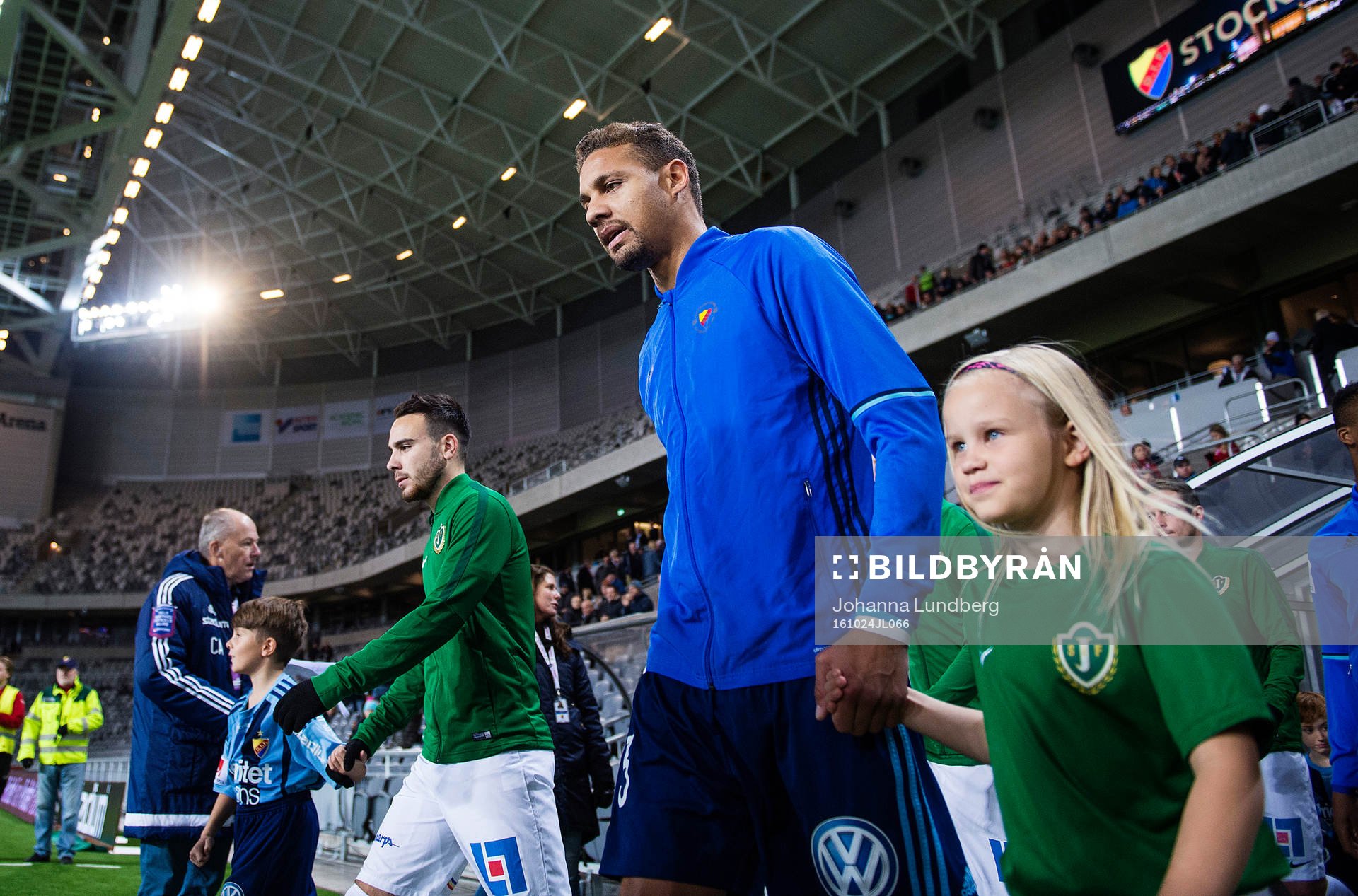 Djurgårdens Mathias Ranegie går in på planen
