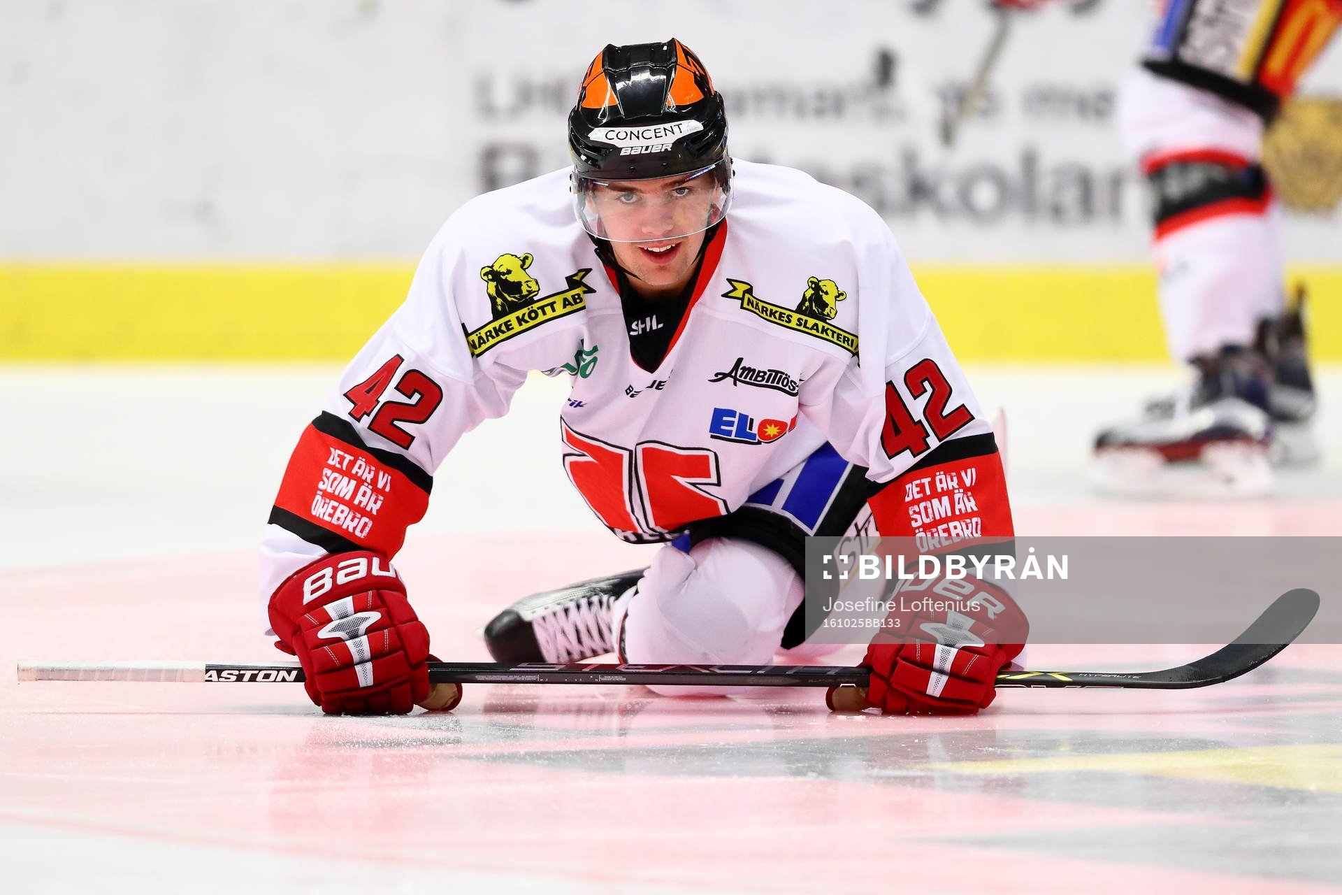 Örebros Kalle Jellvert värmer upp