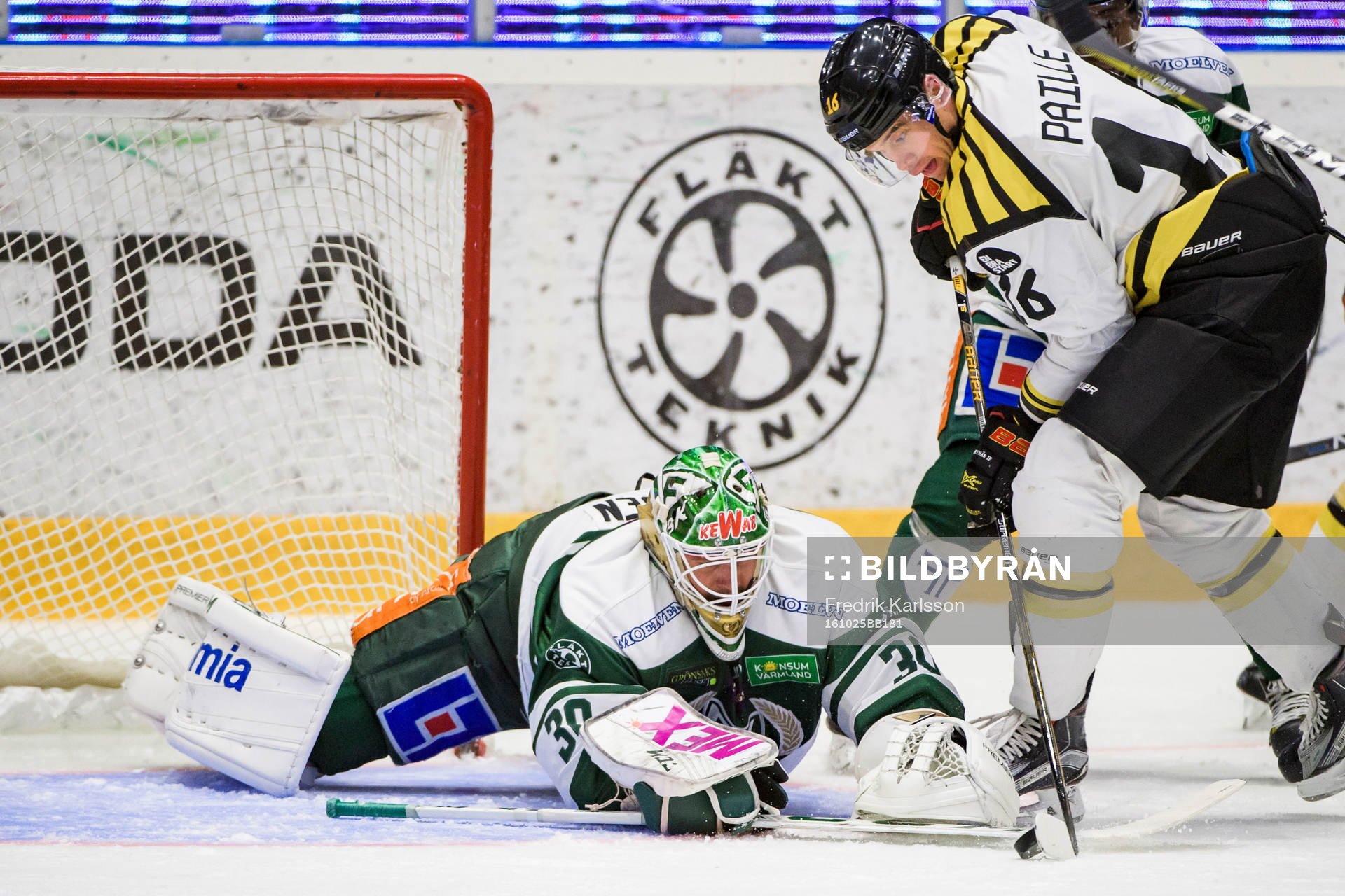 Färjestads målvakt Lars Haugen och Brynäs Daniel Paille