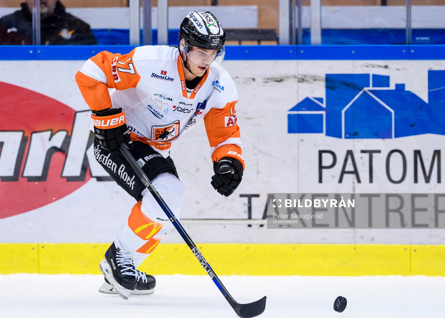 Karlskronas Joel Kellman med pucken