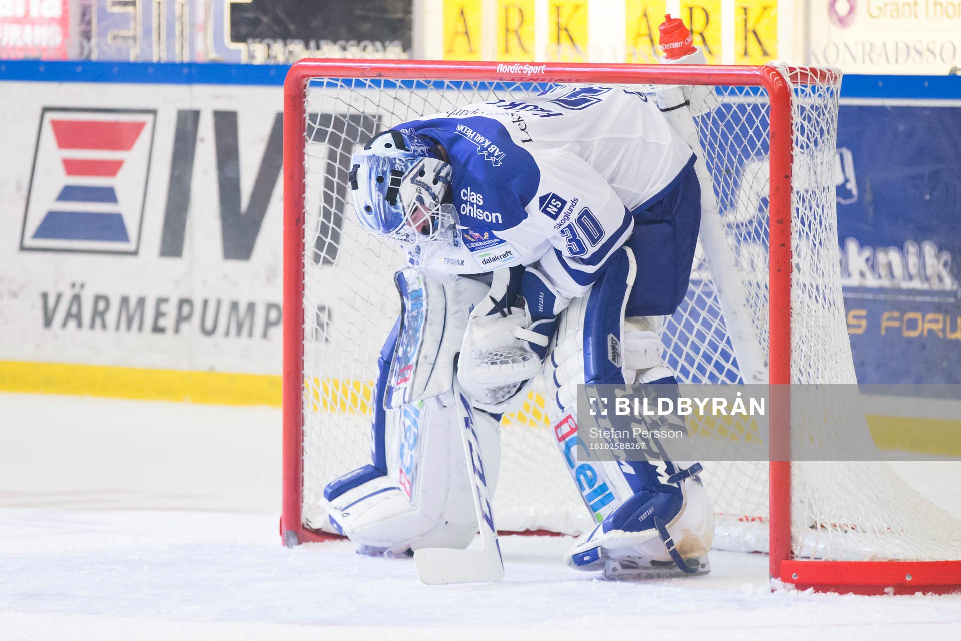 Leksands målvakt Henrik Haukeland deppar