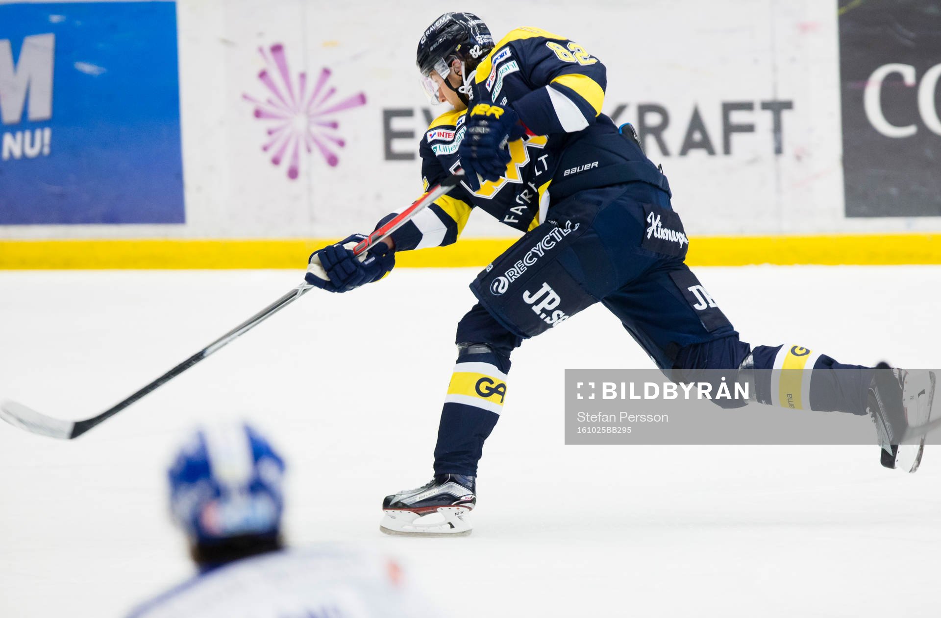 s Kevin Stenlund skjuter och gör 2-0