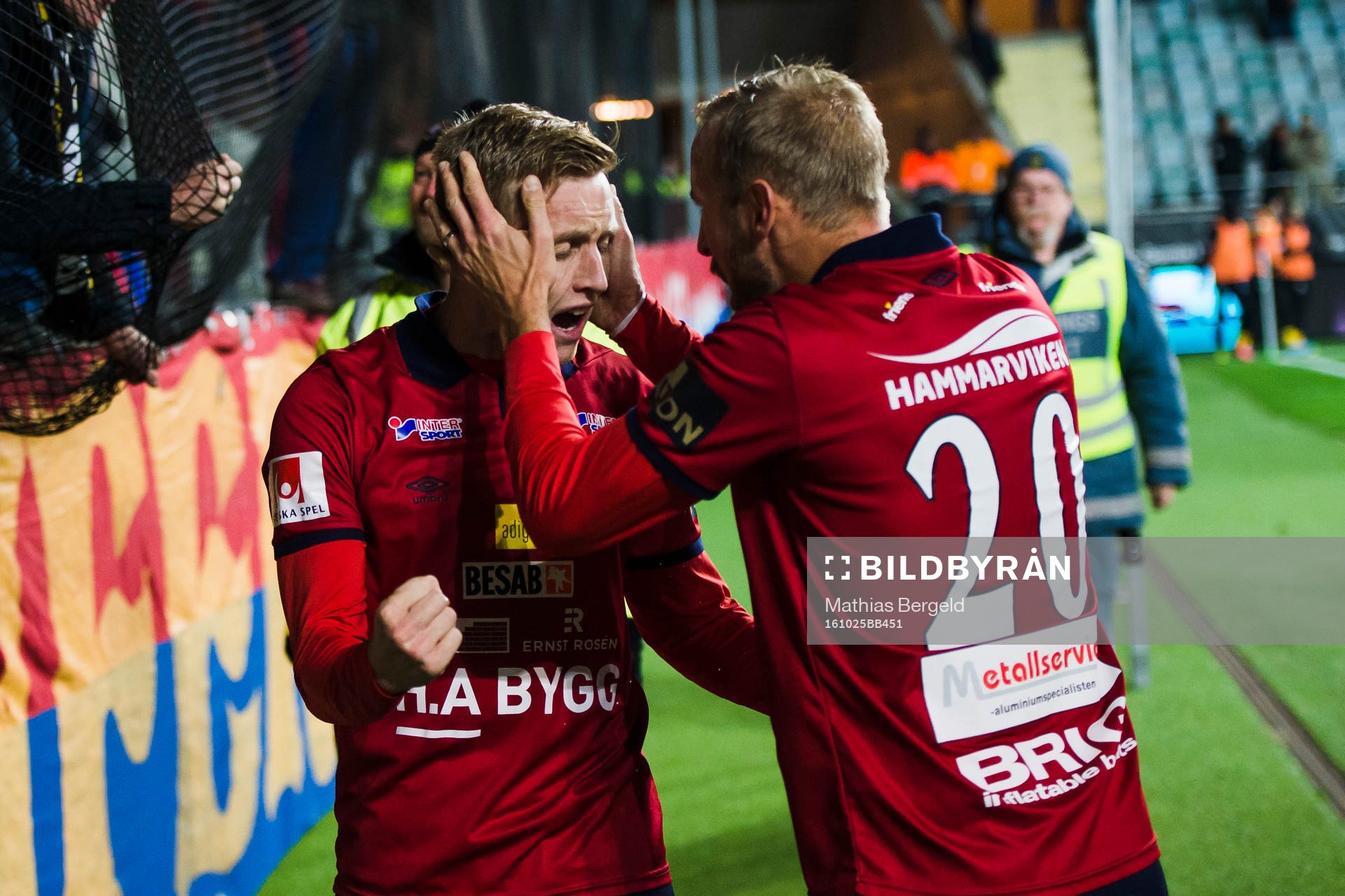 Örgrytes Sebastian Ohlsson jublar med Niklas Klingberg