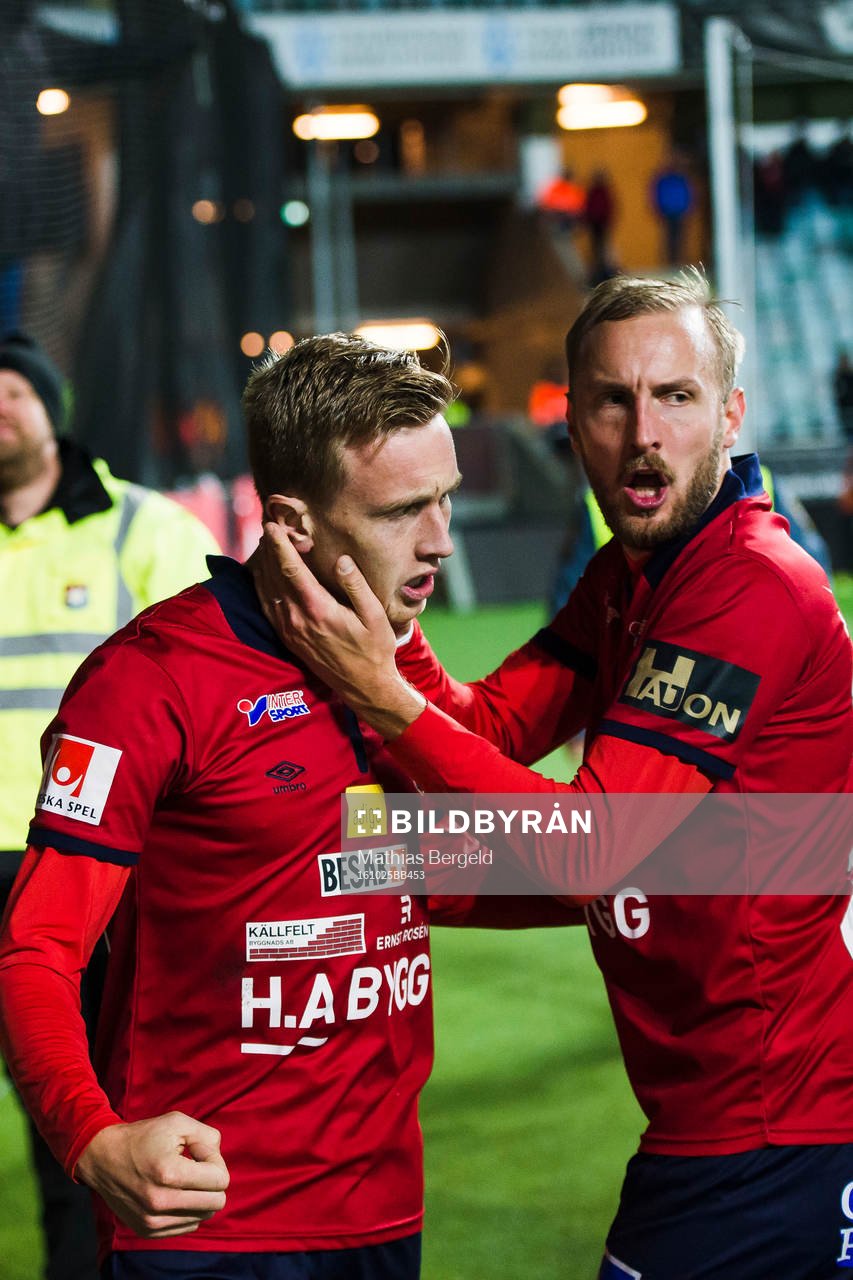 Örgrytes Sebastian Ohlsson jublar med Niklas Klingberg