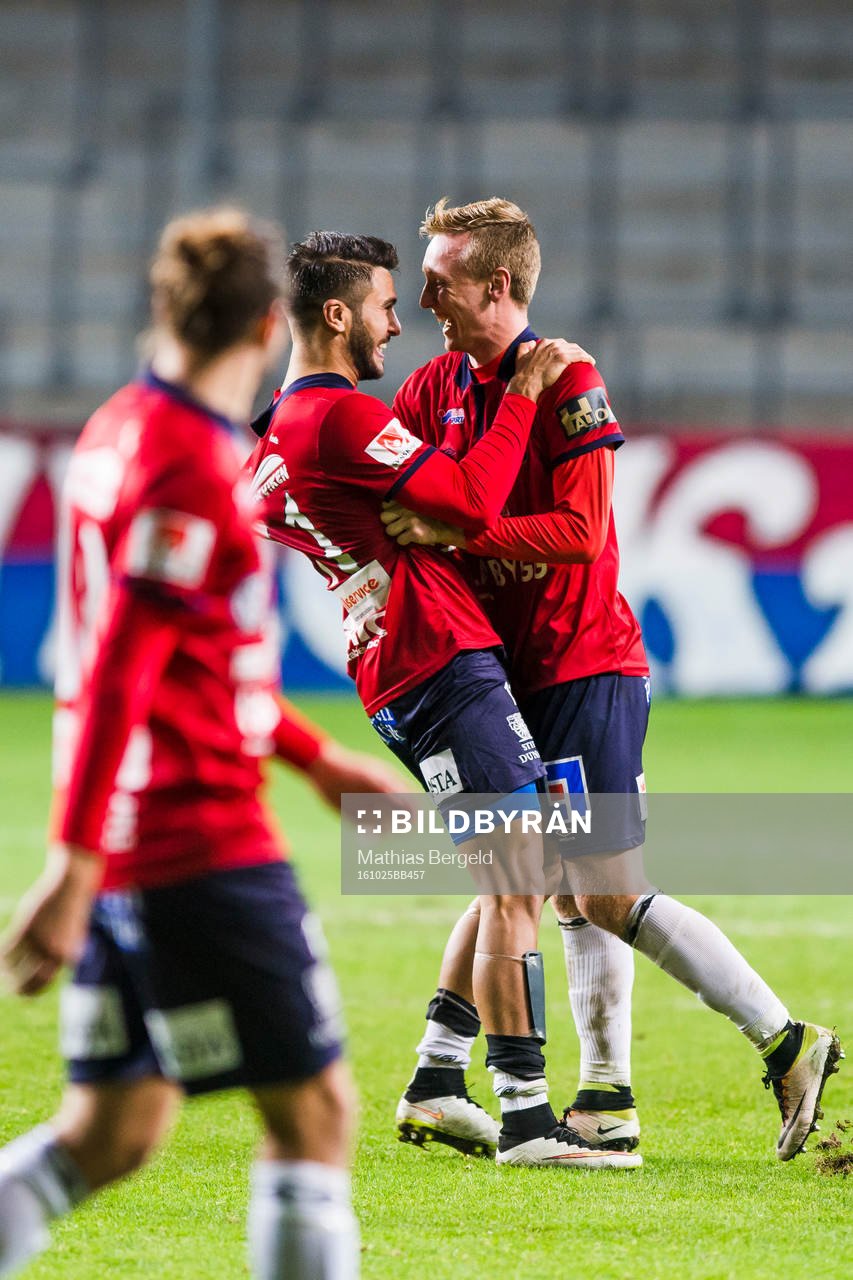 Örgrytes William Atashkadeh och Sebastian Ohlsson jublar