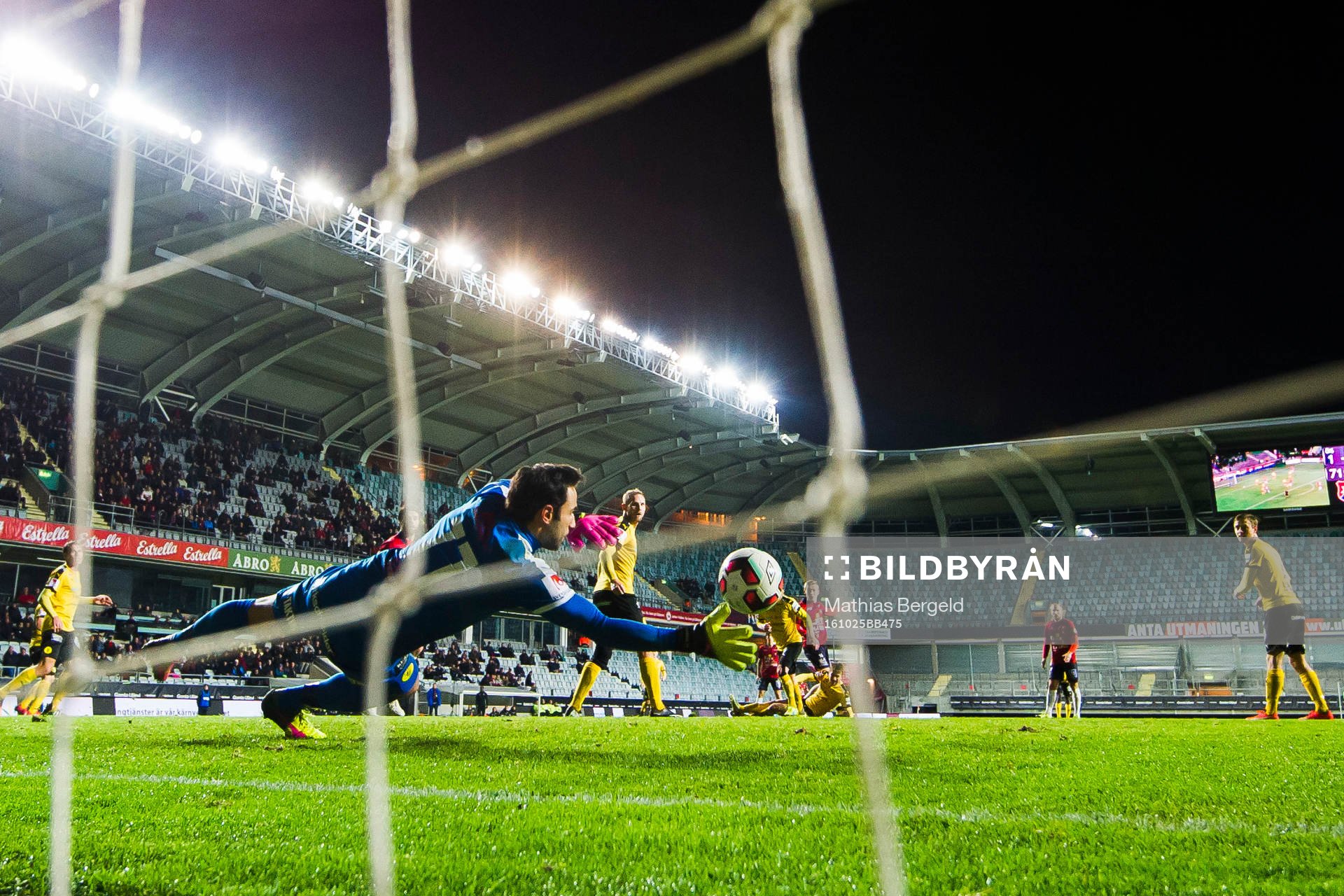 Örgrytes Sebastian Ohlsson gör 2-1 bakom Frejs målvakt
