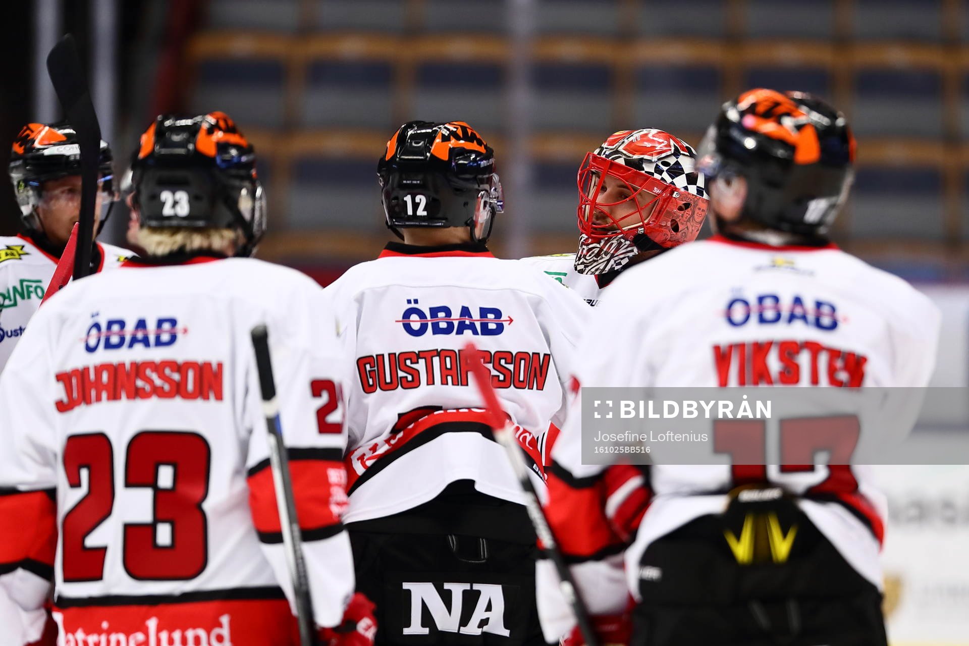 Örebros målvakt Julius Hudacek tackas