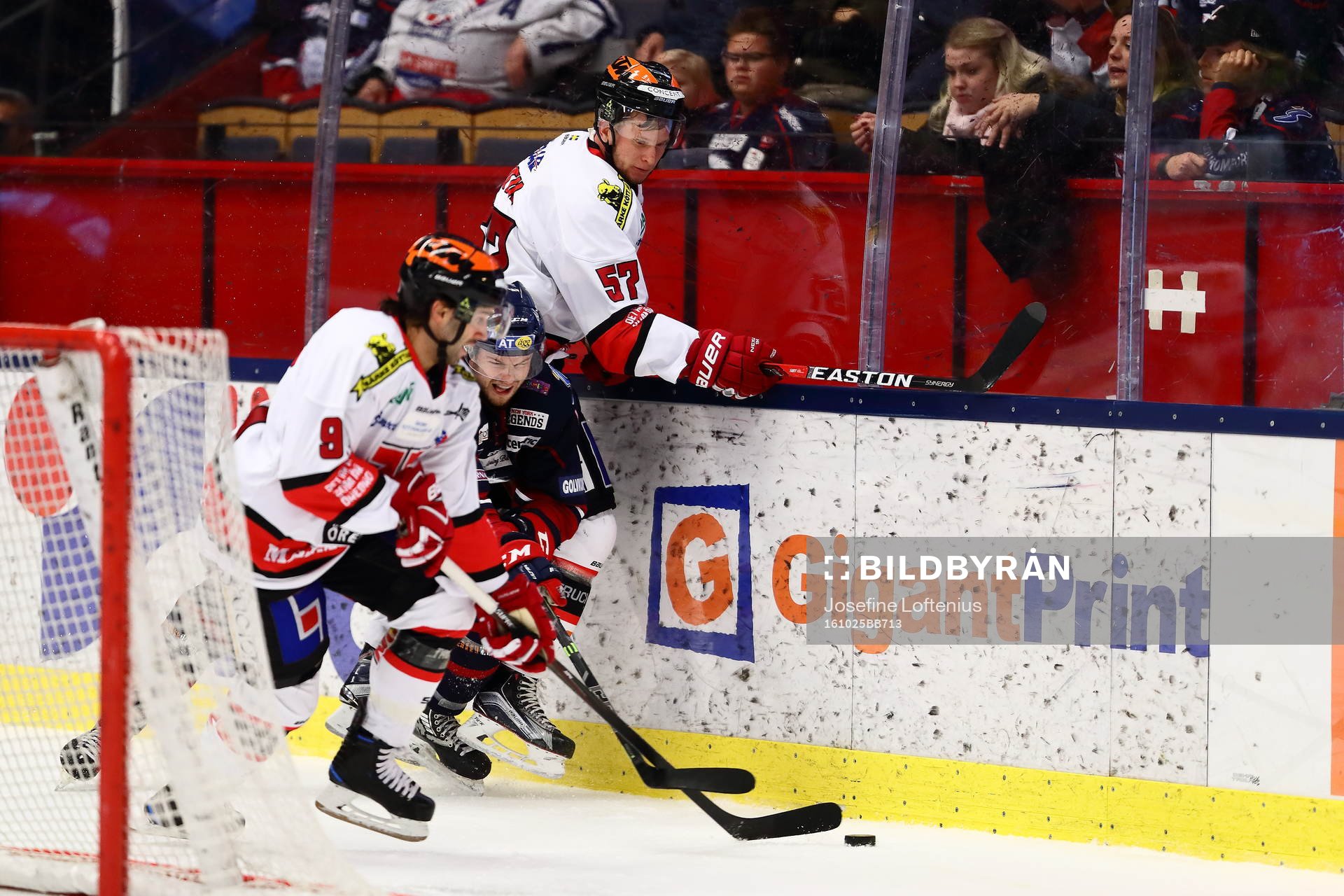 Linköpings Andrew Gordon mellan Örebros Joonas Jalvanti