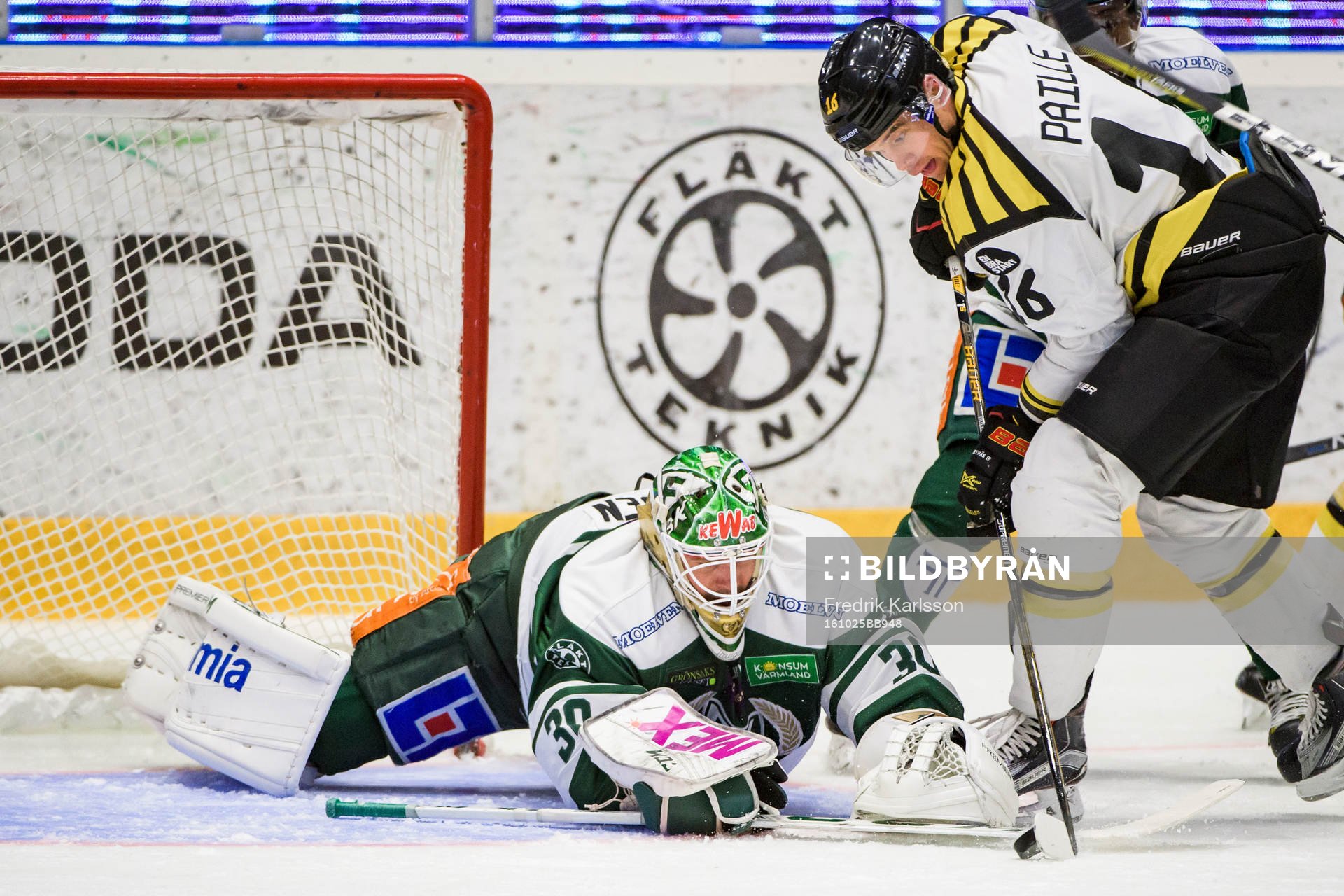 Färjestads målvakt Lars Haugen och Brynäs Daniel Paille