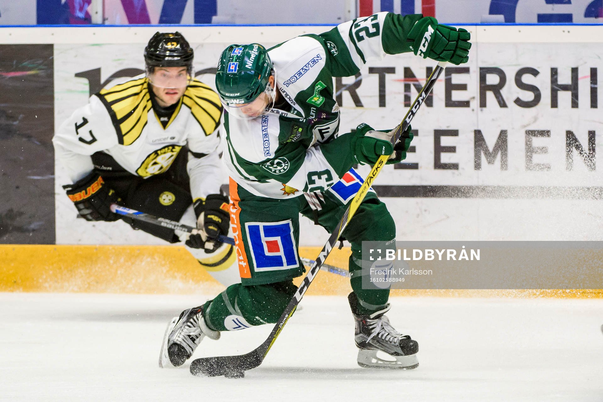 Brynäs Pathrik Westerholm och Färjestads Tim Stapleton